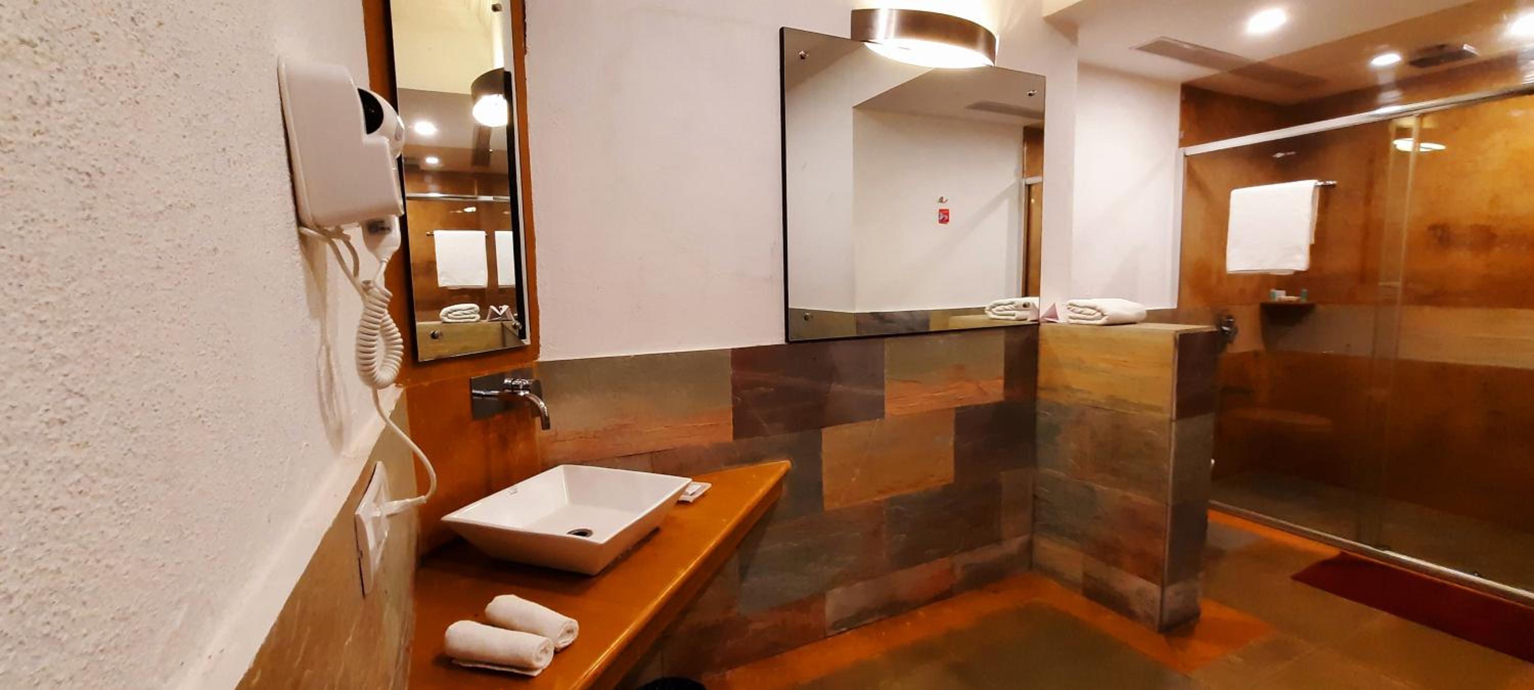 Suite - Photo 3
