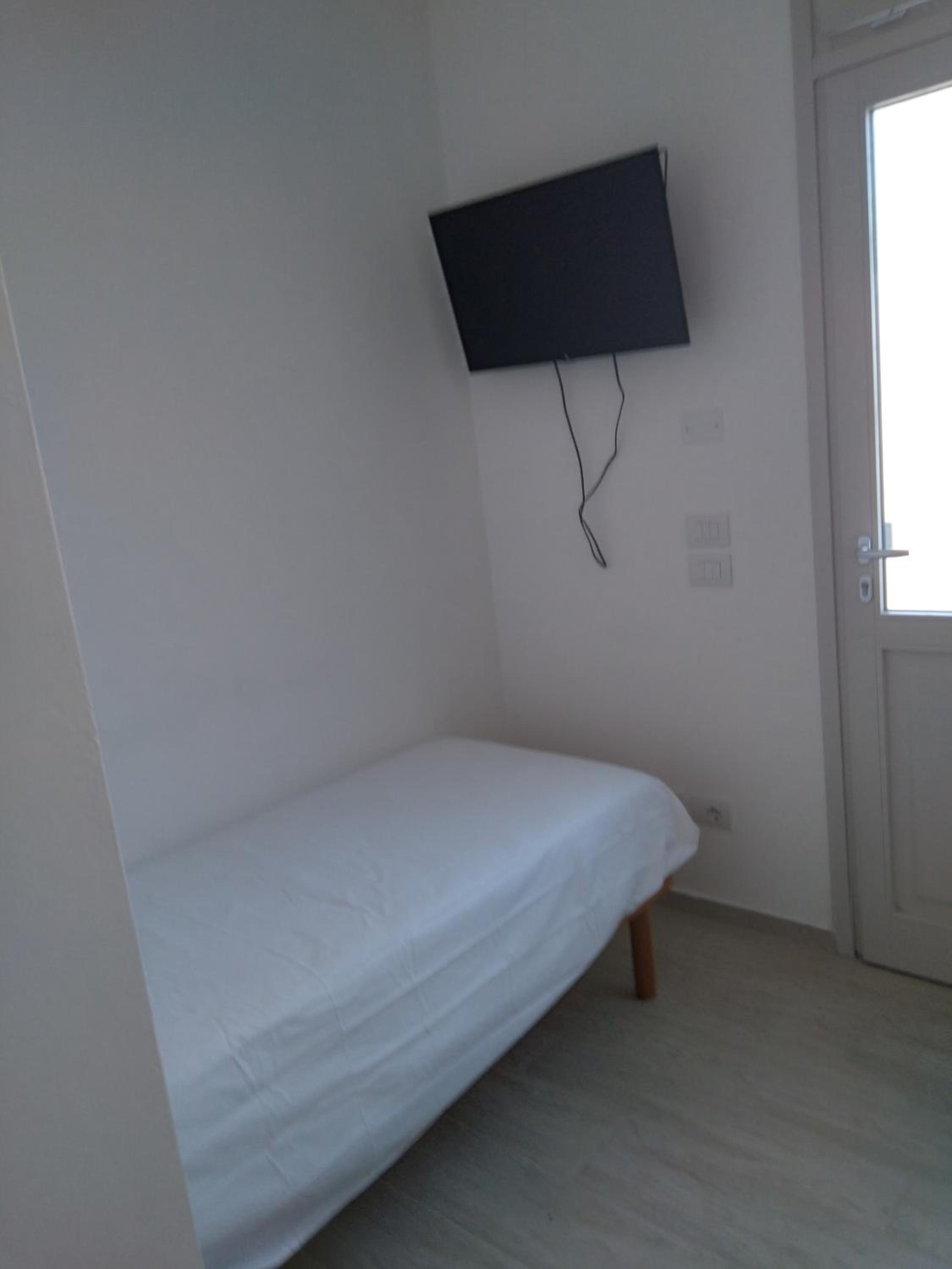 Small Twin Room photo 2