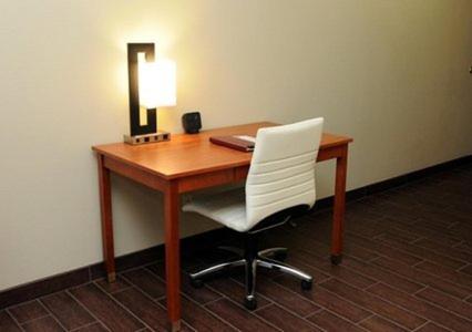 Queen Suite - Non-Smoking photo 3