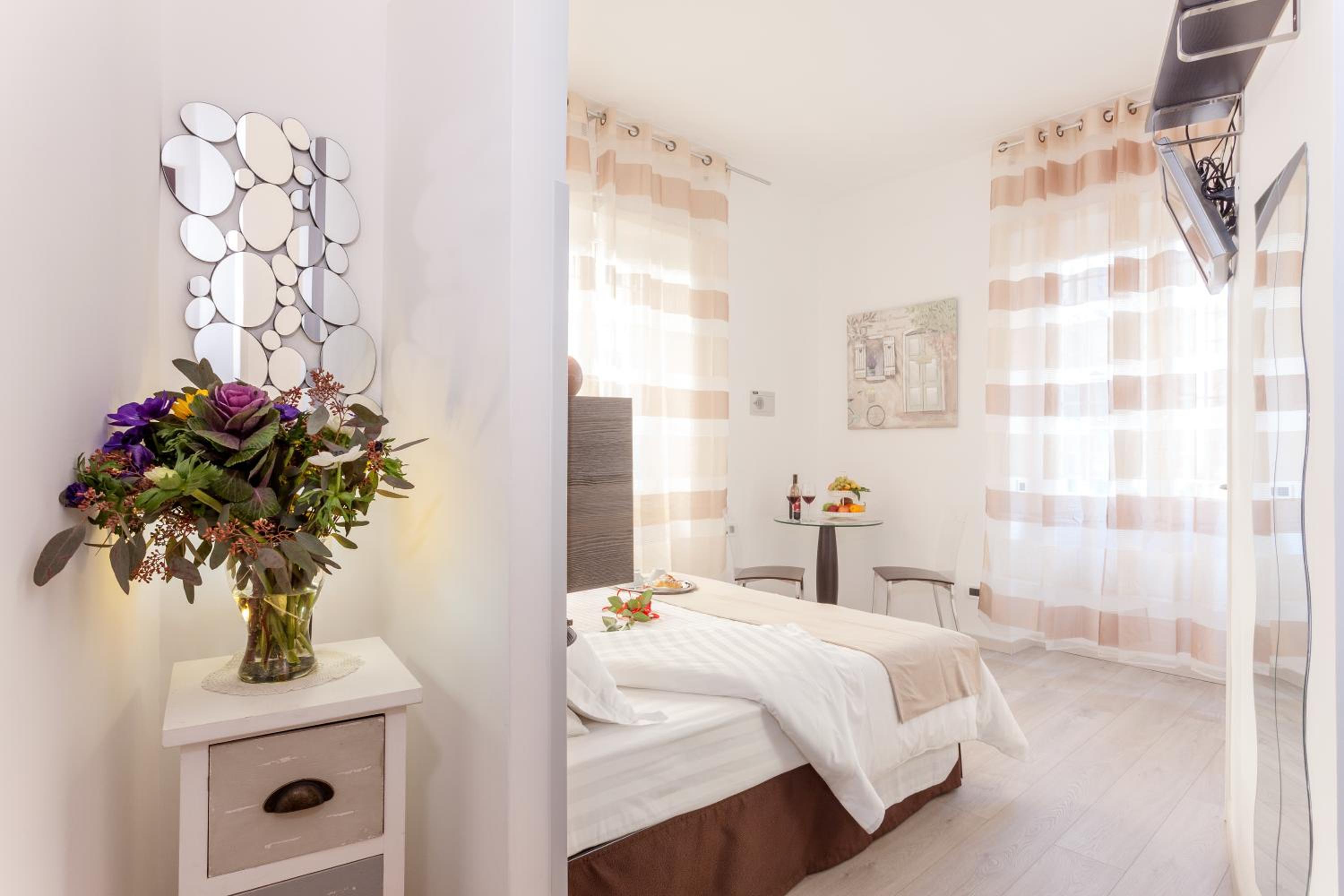 Double or Twin Room with Private Bathroom photo 3