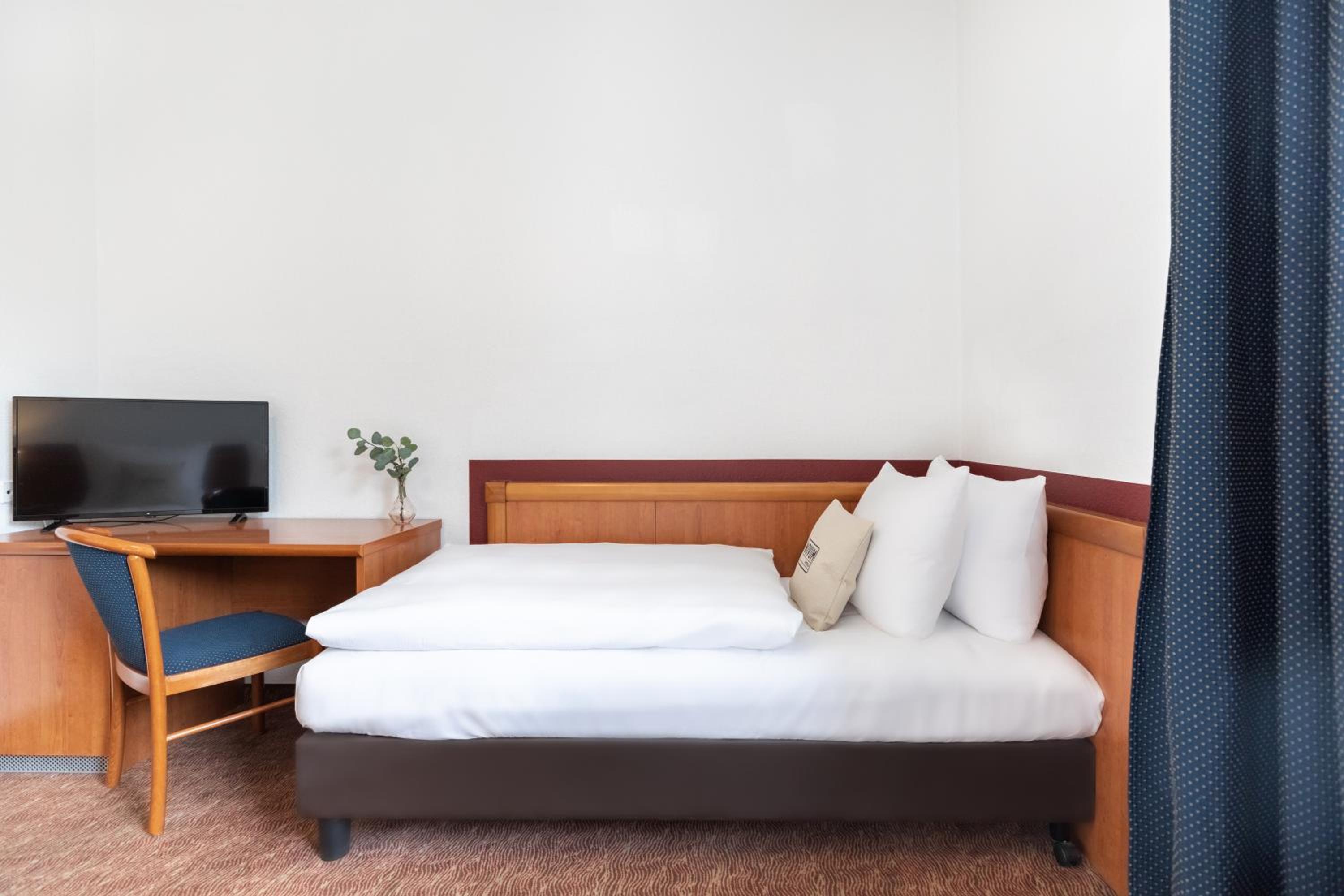 Standard Triple Room - Photo 2