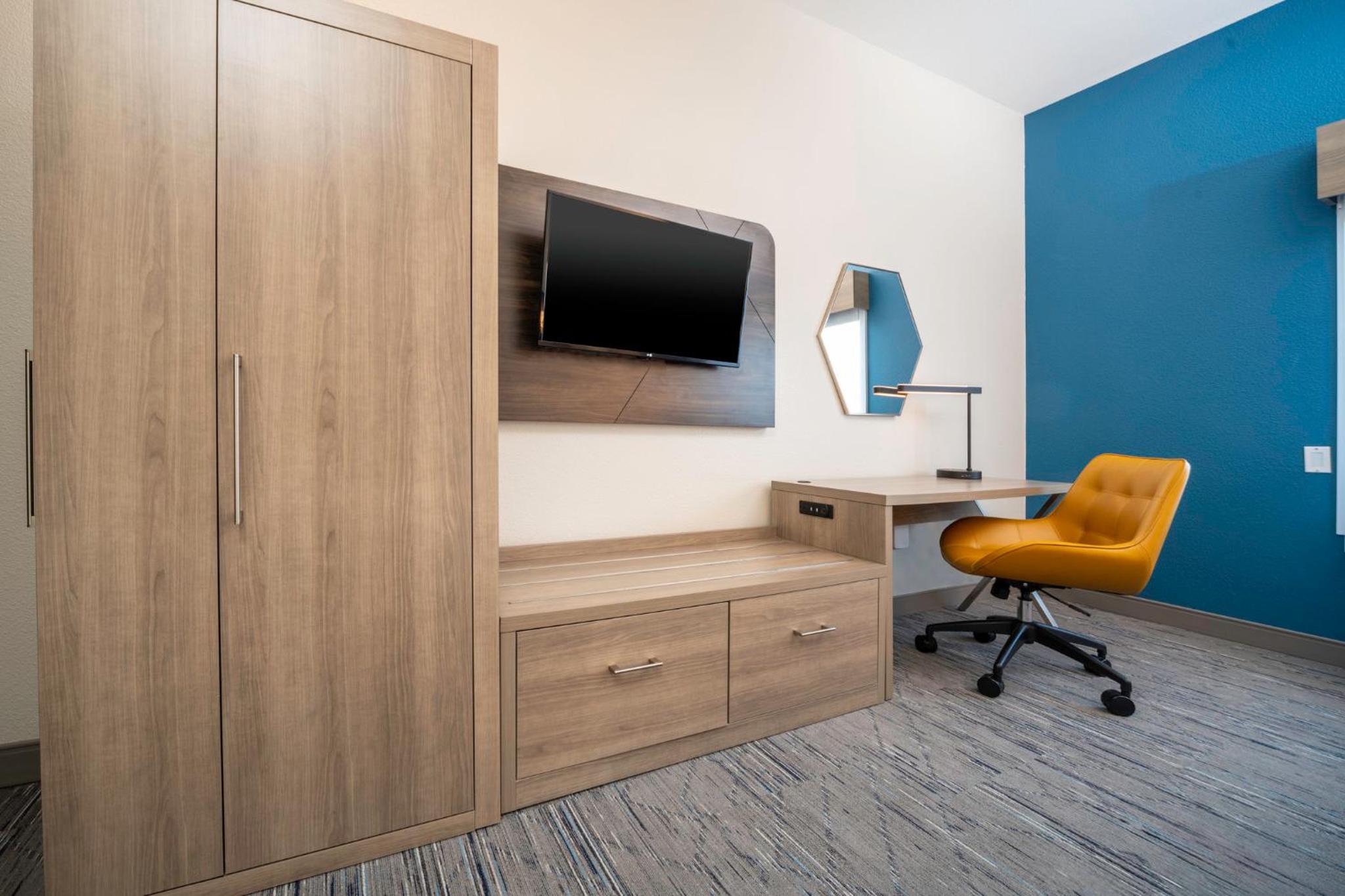 King Room - Mobility Access/Hearing Accessible - Photo 1