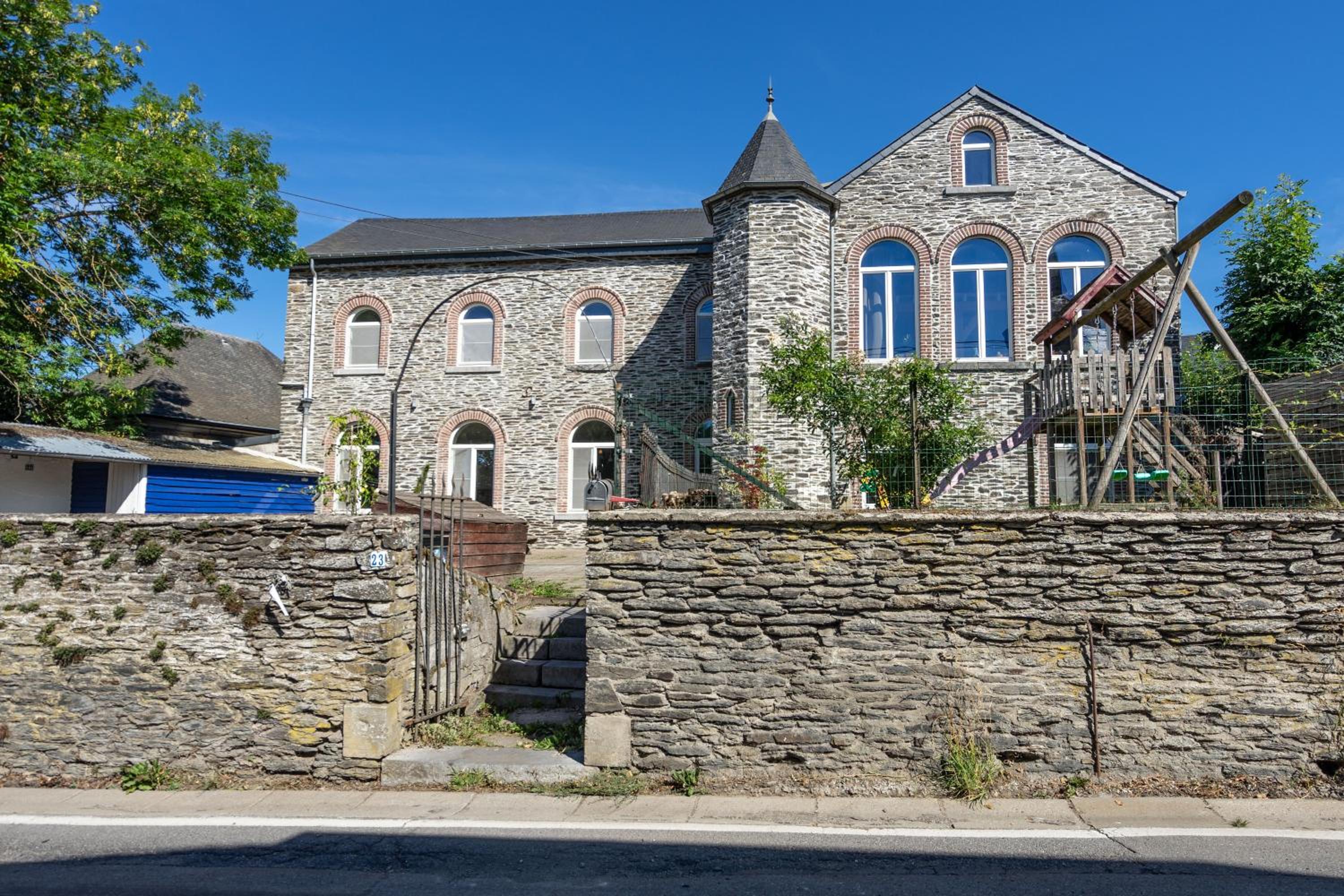 Eight-Bedroom House photo 1