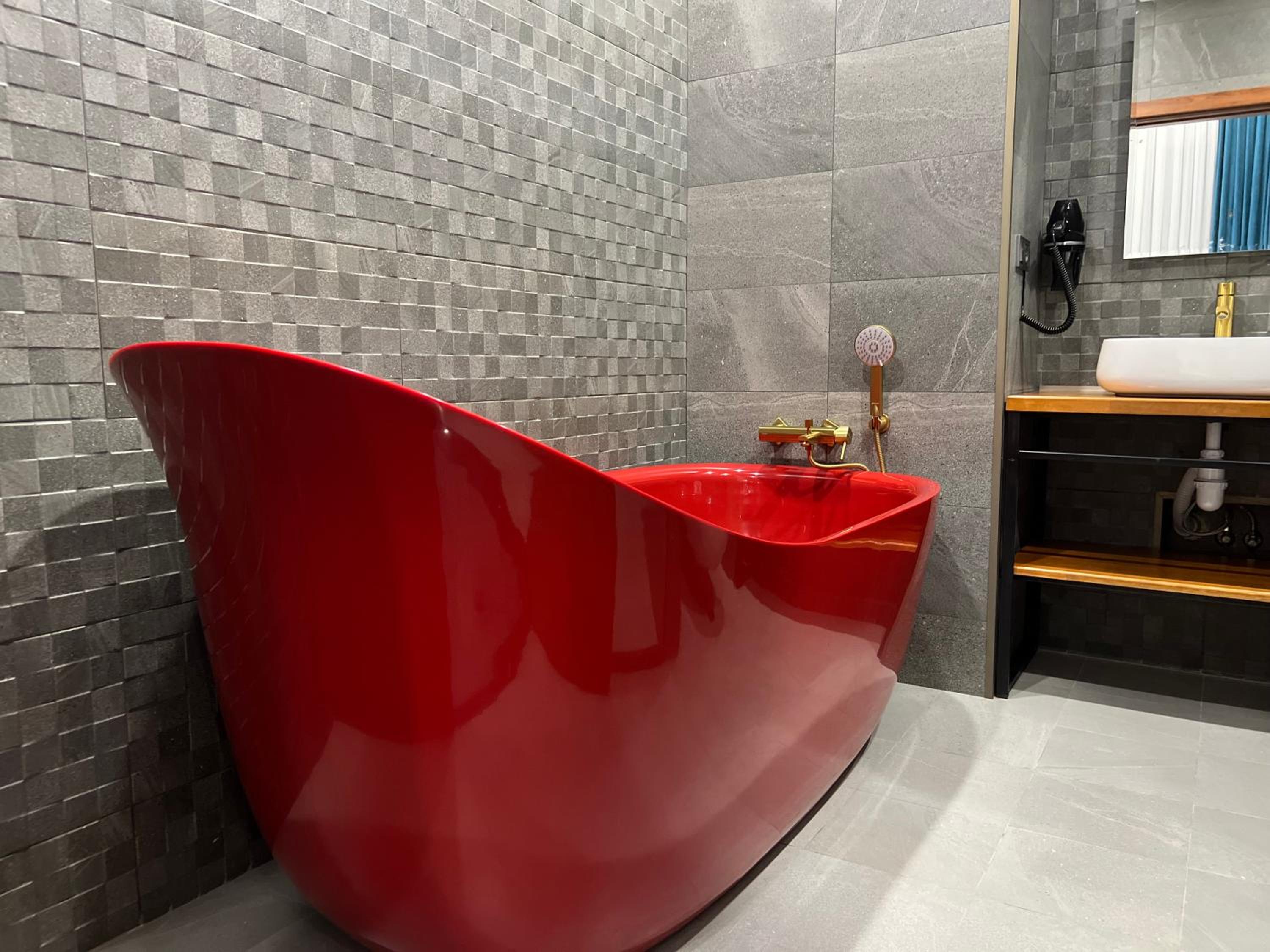 Deluxe Double Room with Bath - Photo 4