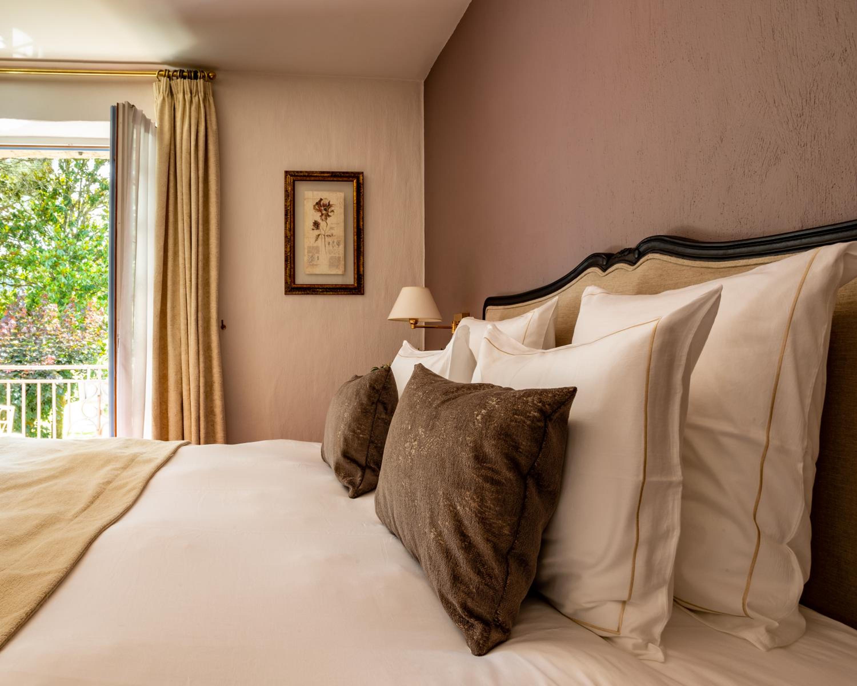 Deluxe Double or Twin Room with Pool View photo 3