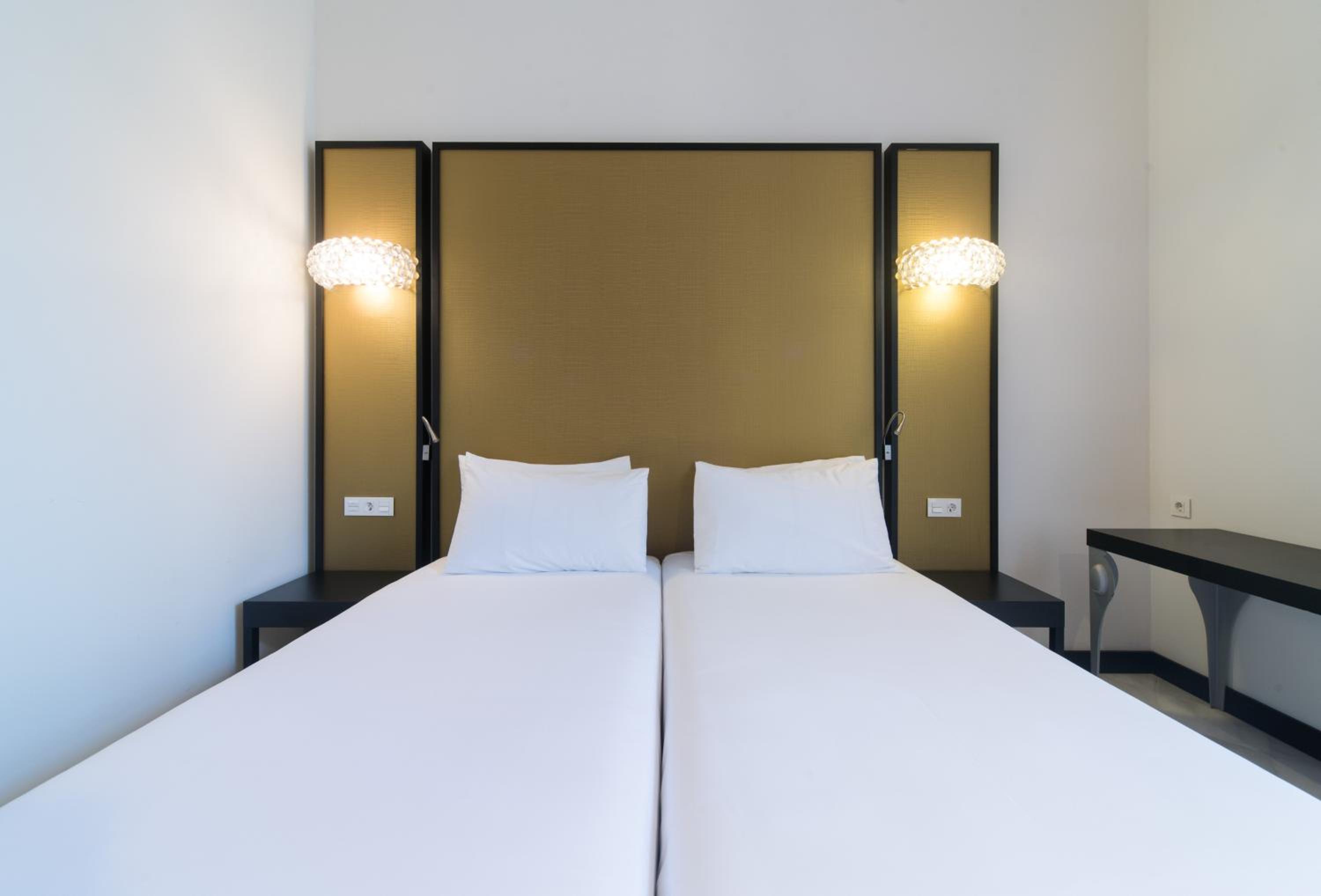 Double or Twin Room - Photo 8