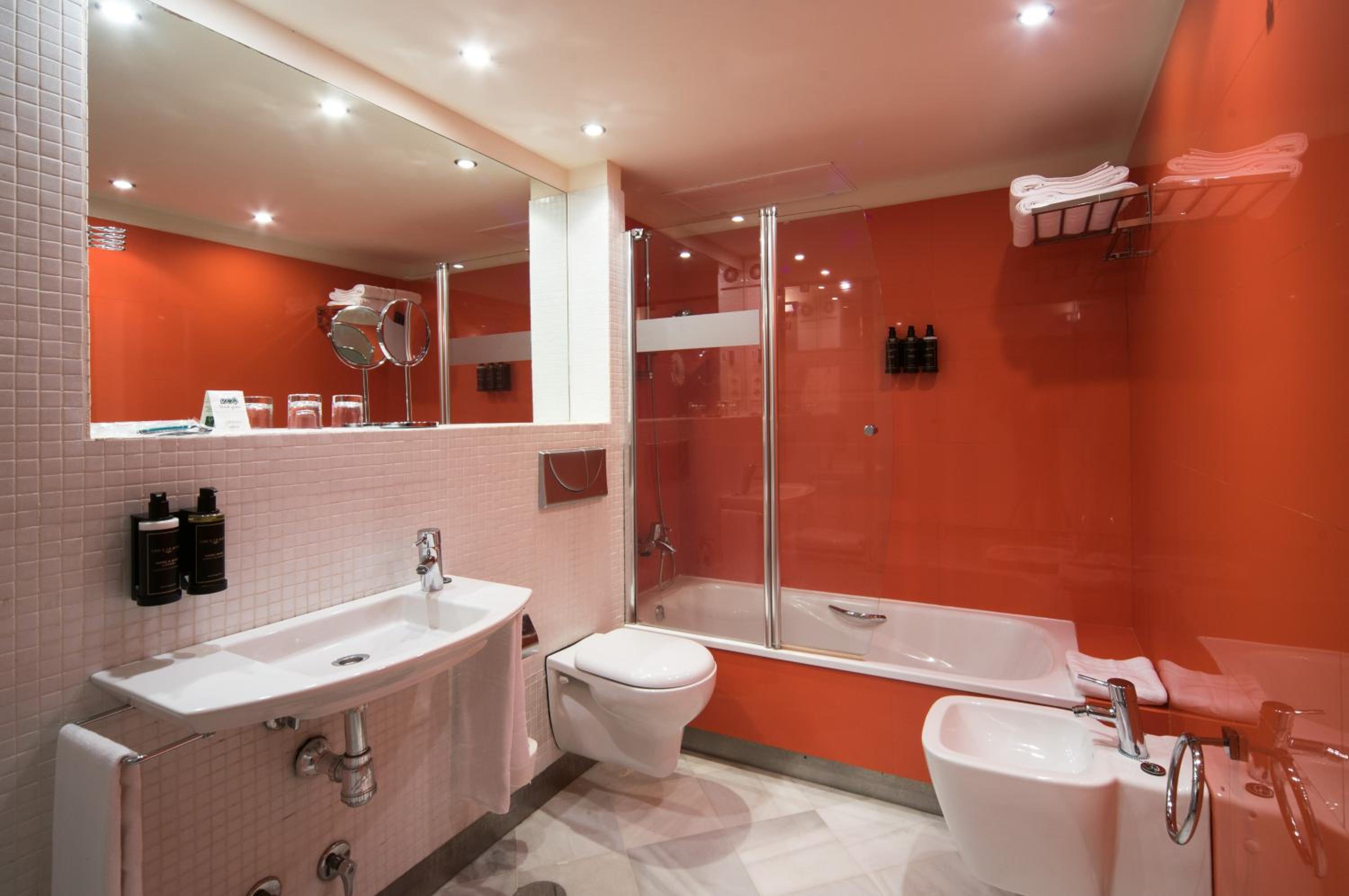 Double or Twin Room - Photo 10