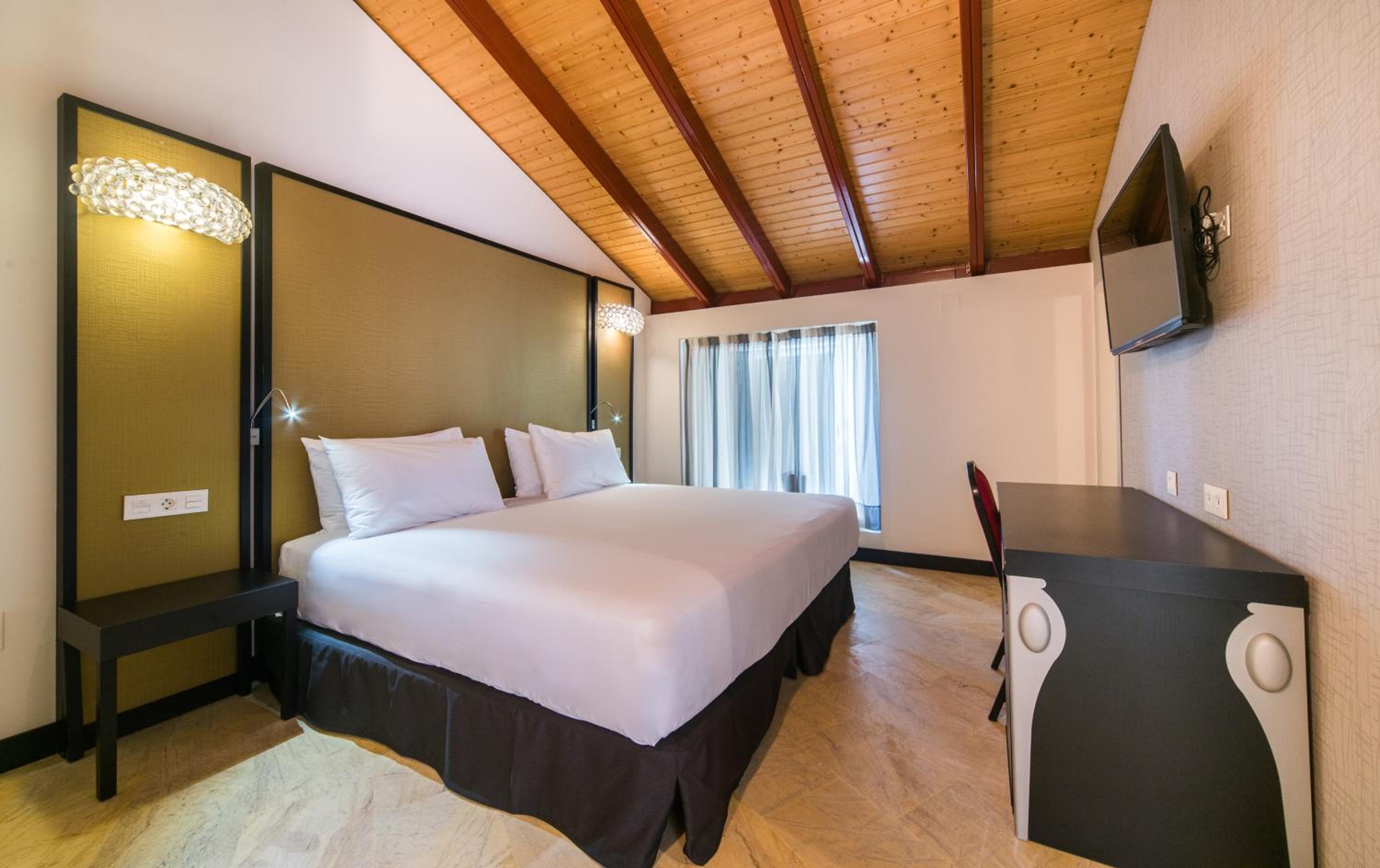 Double or Twin Room - Photo 1