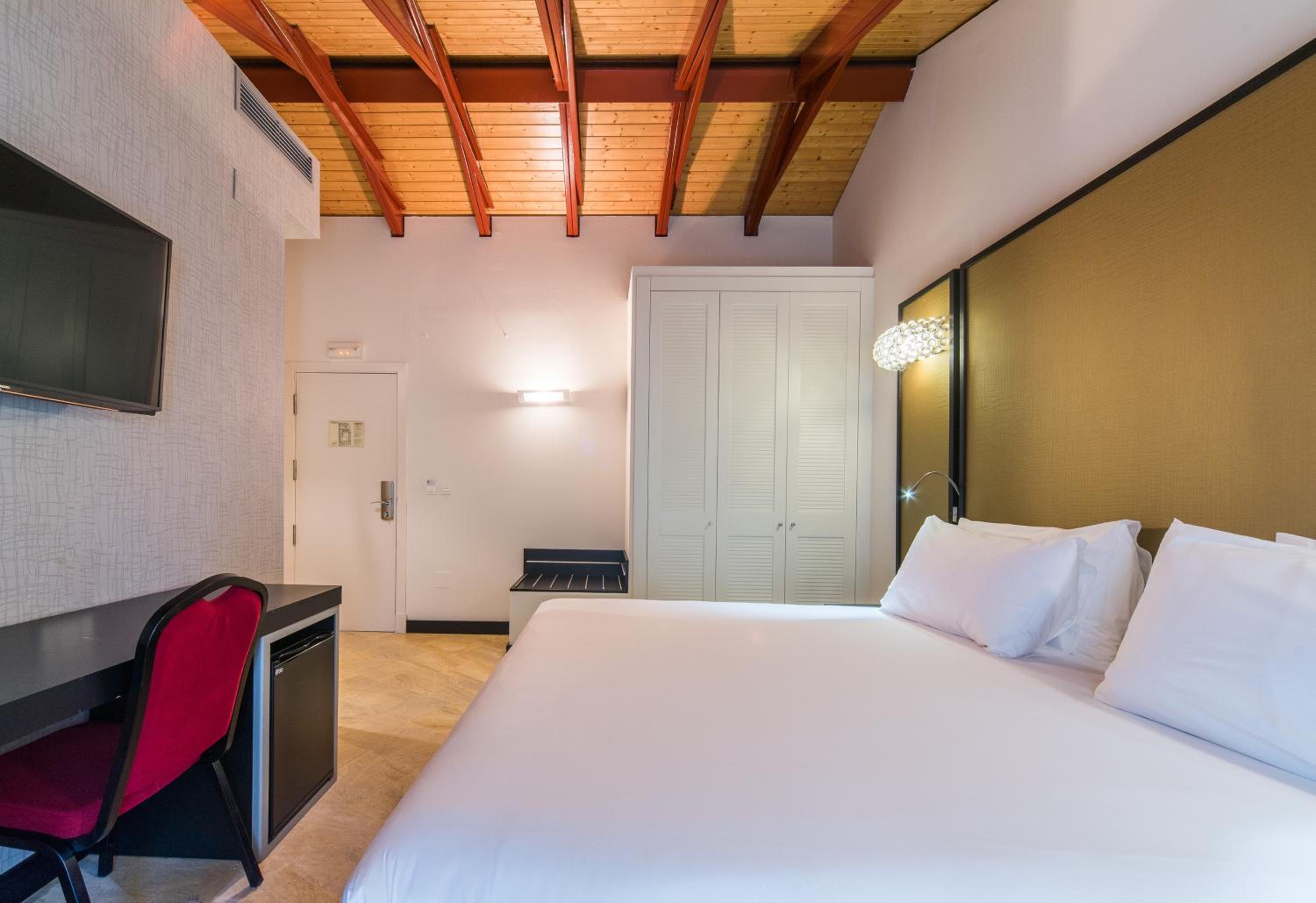 Double or Twin Room - Photo 7