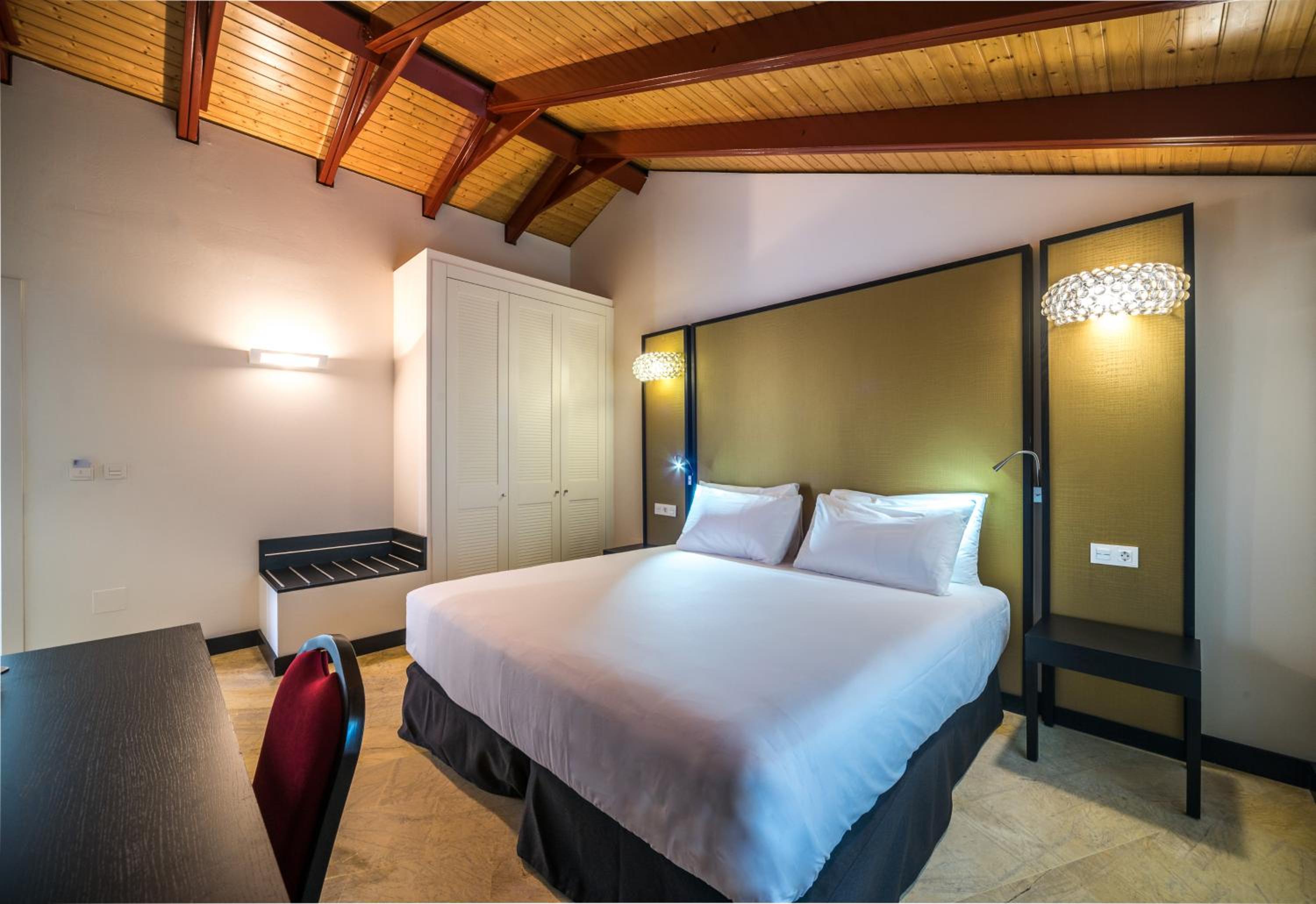 Double or Twin Room - Photo 5