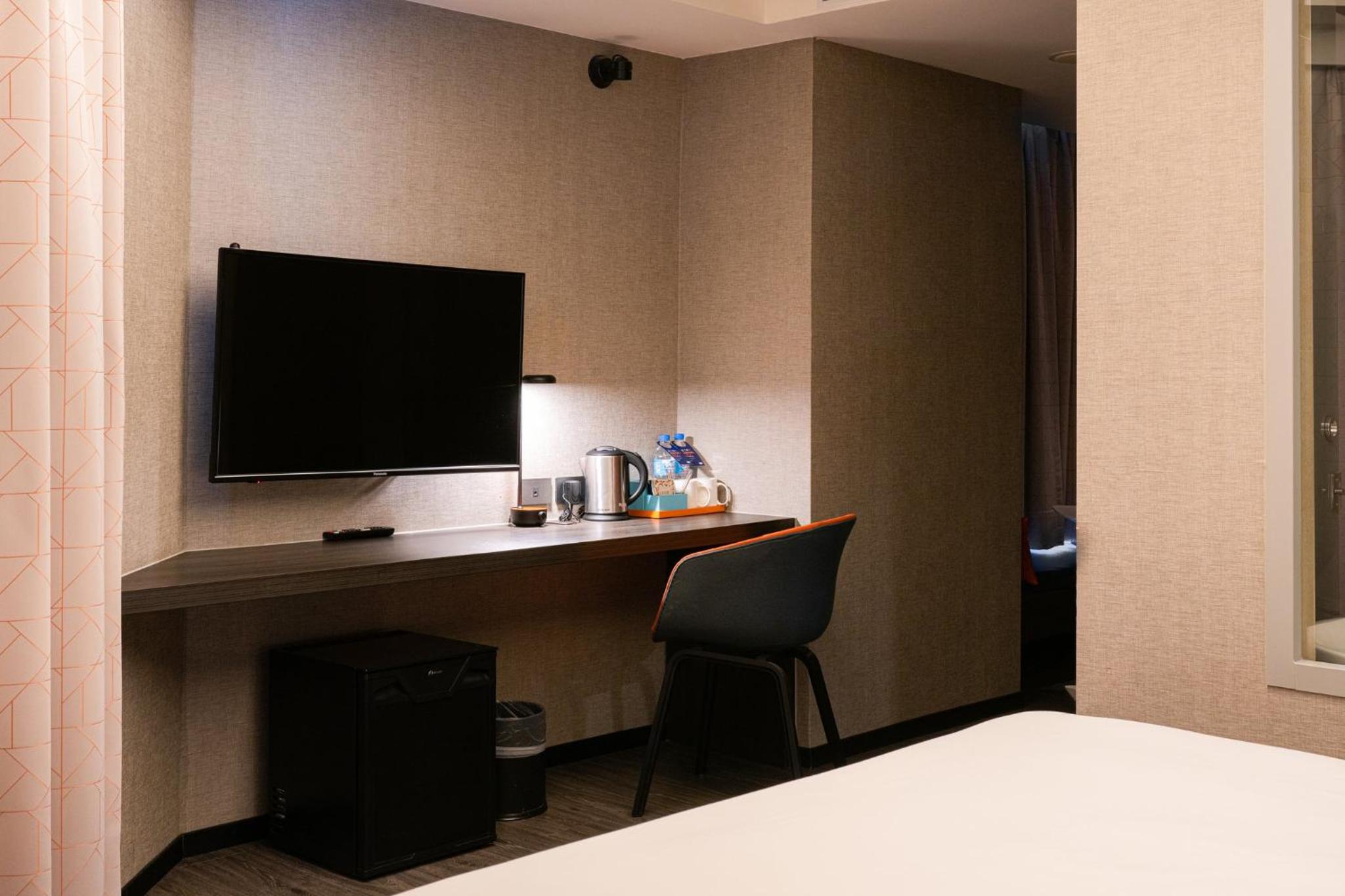 Standard King Room with River View - High Floor