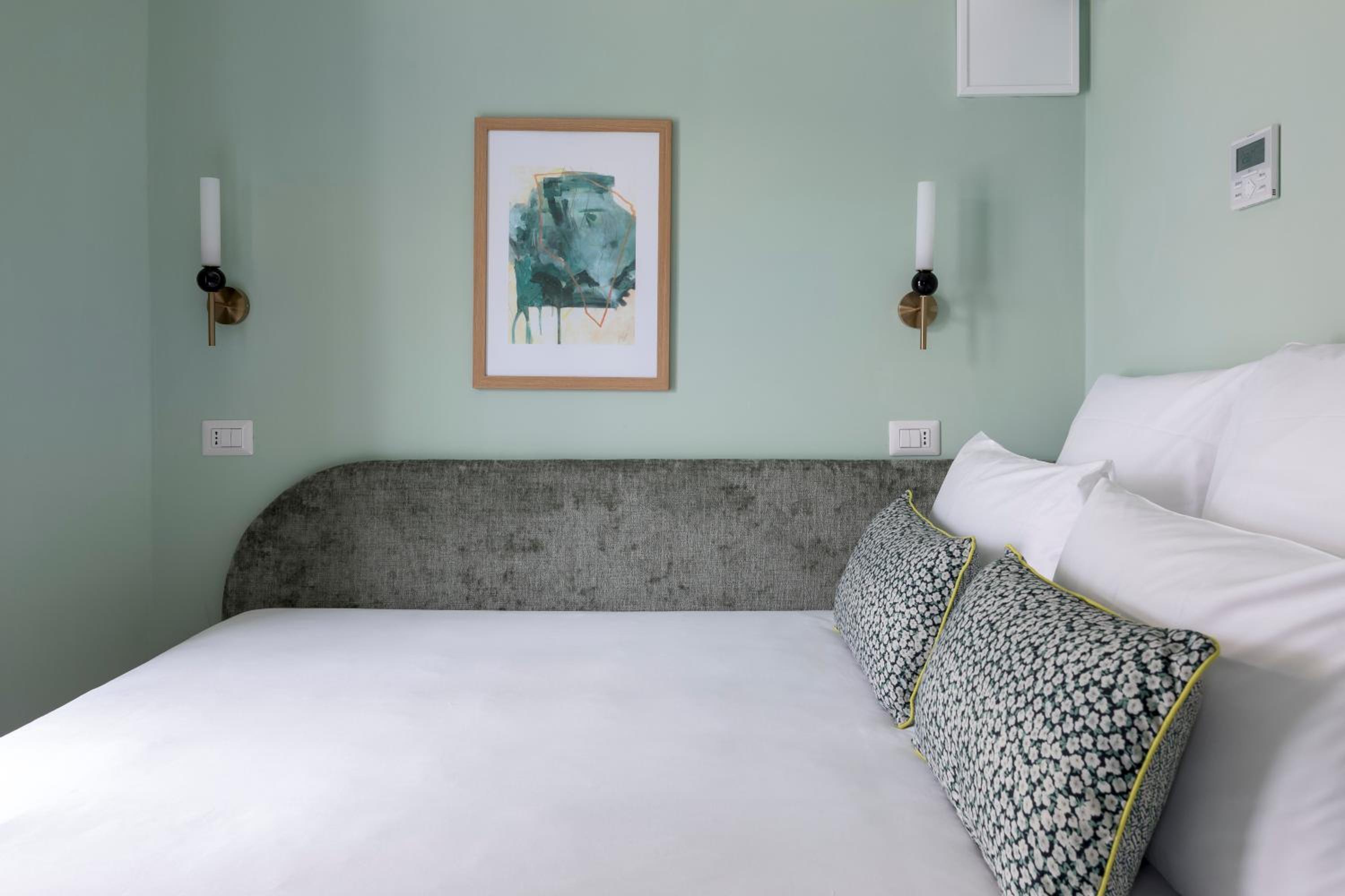 Small Room with Terrace