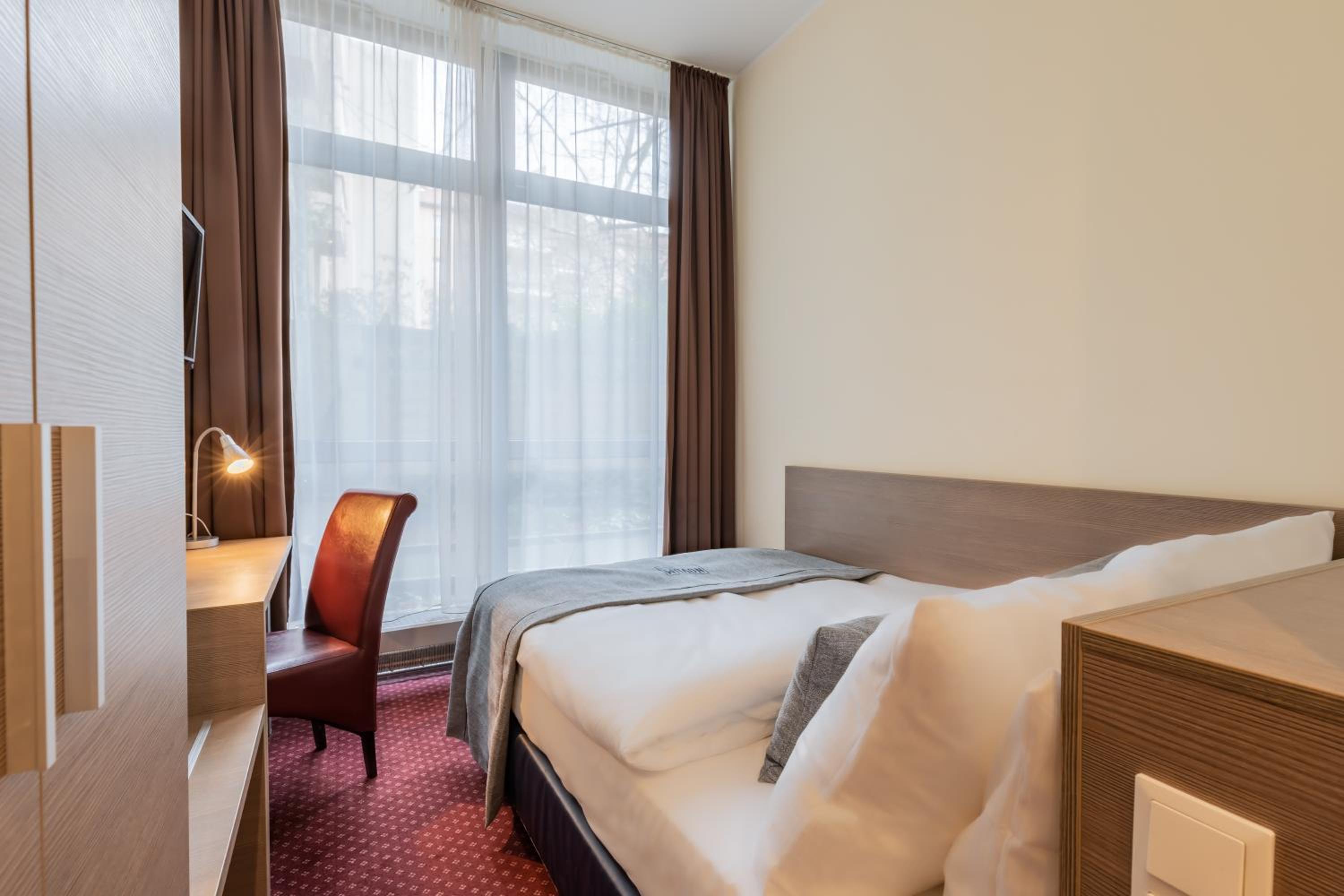 Standard Queen Room