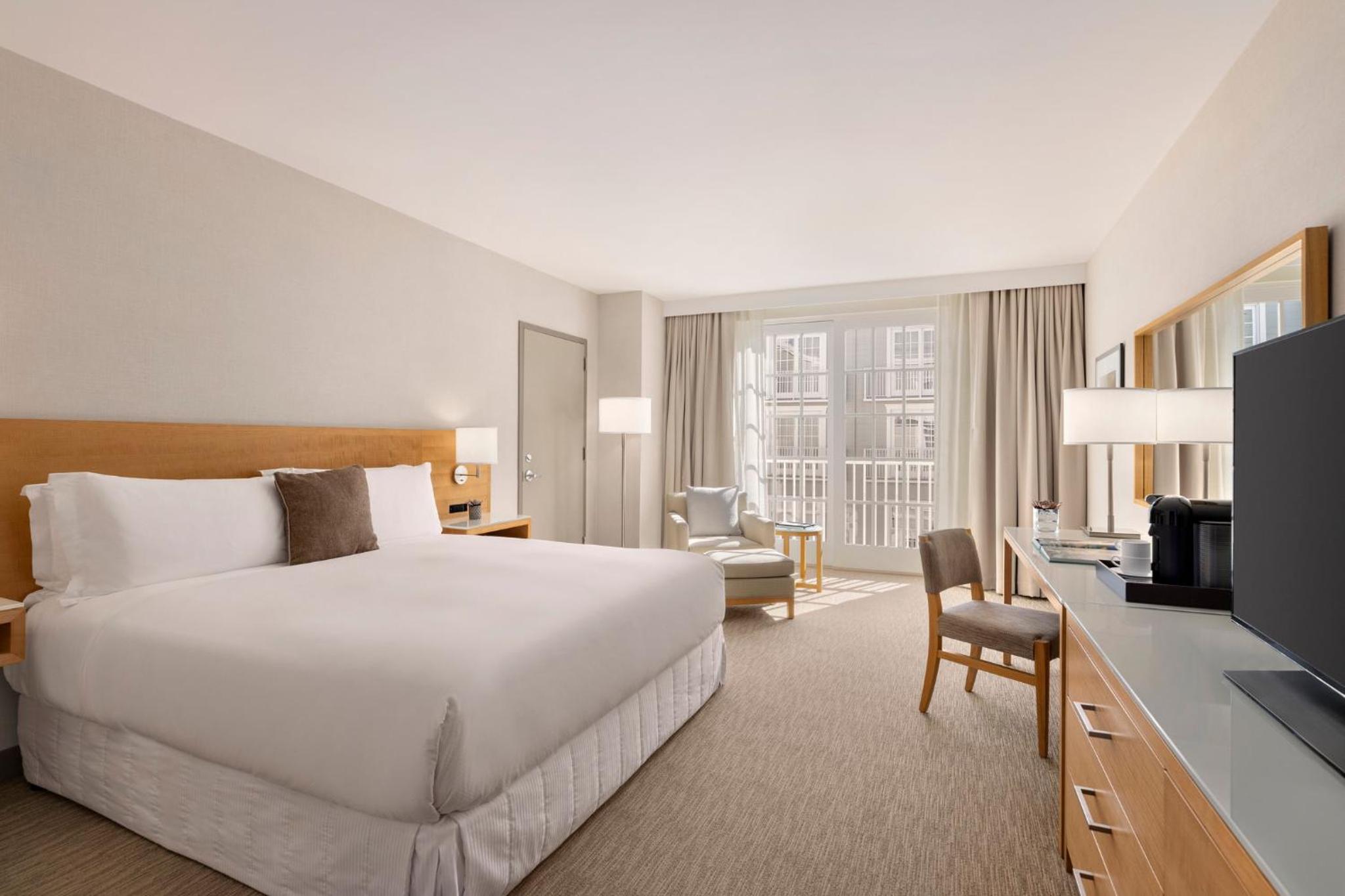 Classic King Room with Ocean View - Photo 2