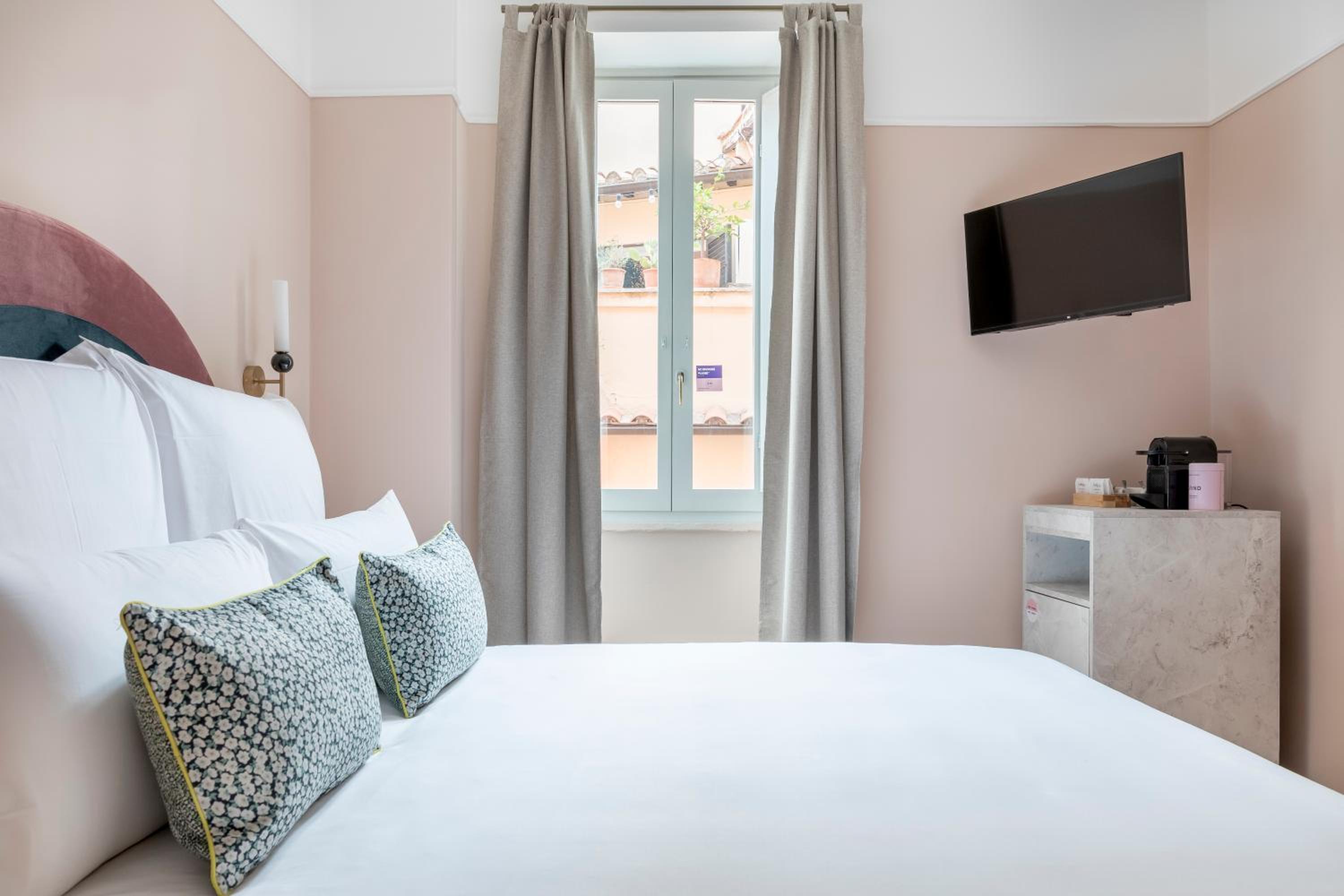 Connecting rooms - Two Bedrooms, One Bathroom photo 3