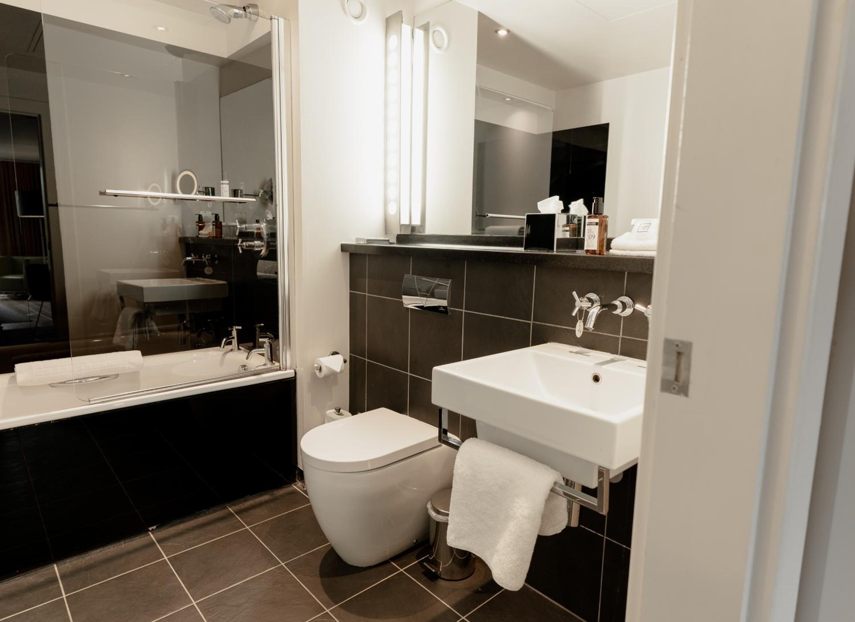 Superior Double Room - Photo 8