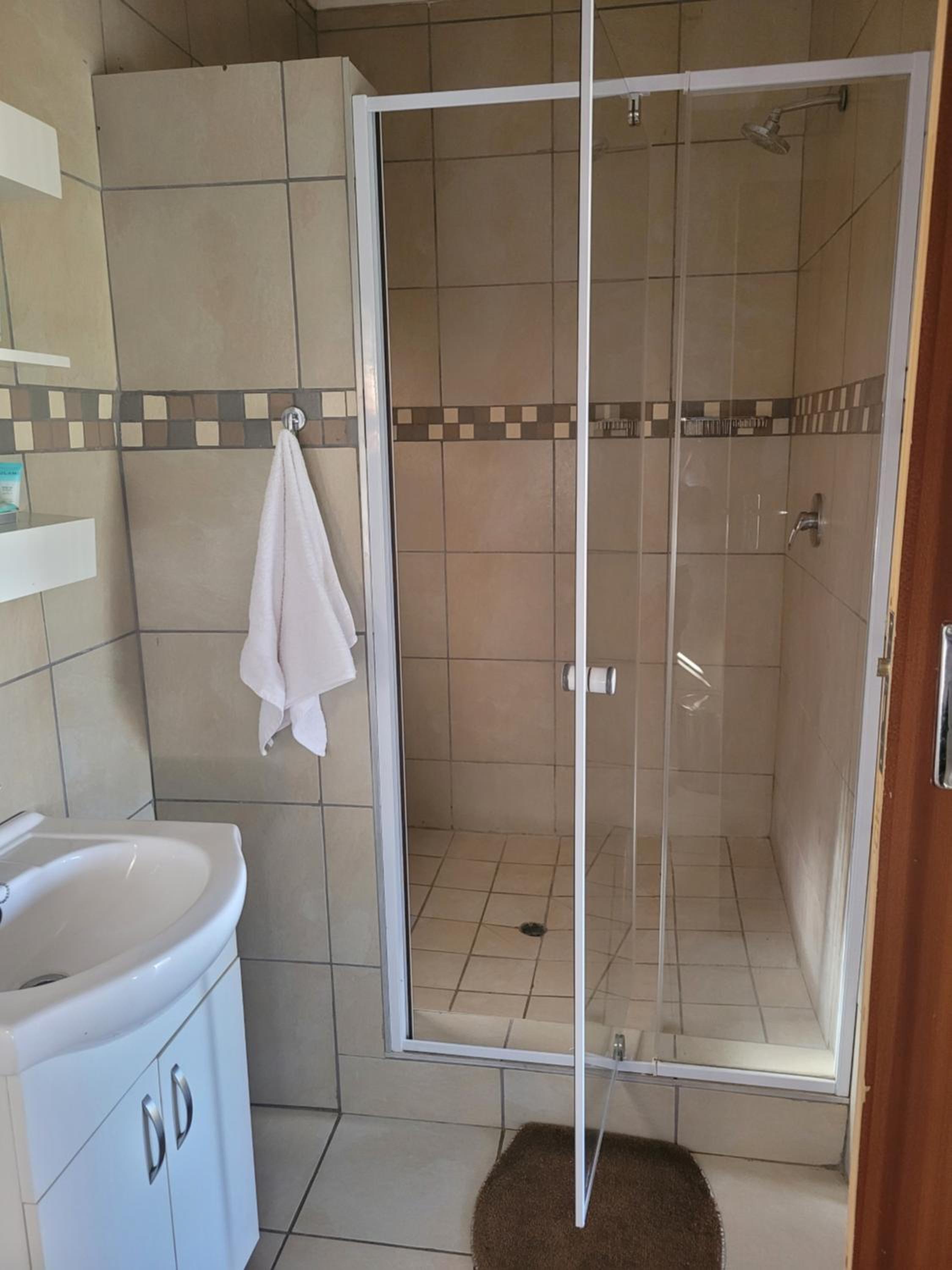Standard Double Room - Photo 4