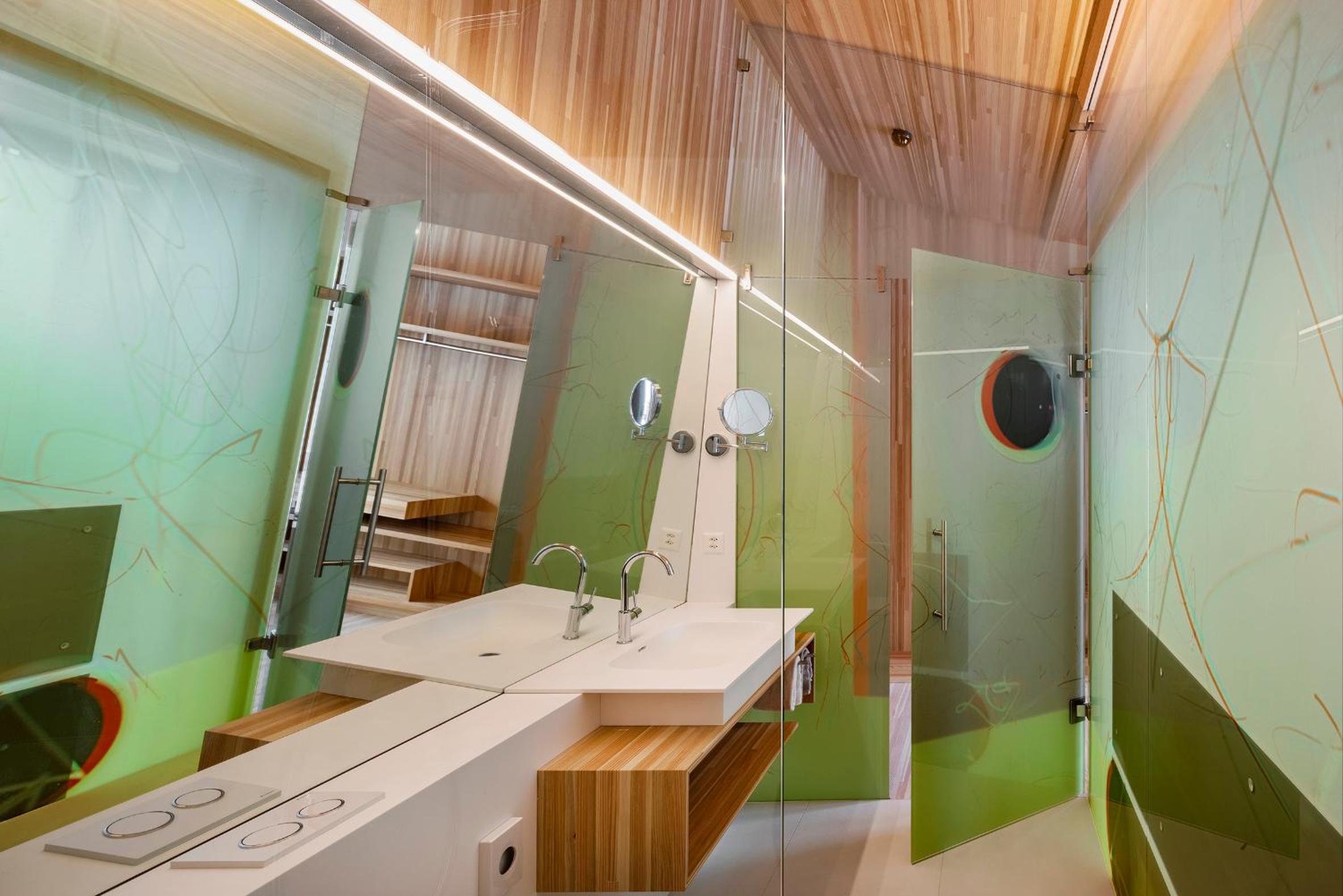 Deluxe Double Room with Balcony - Photo 6