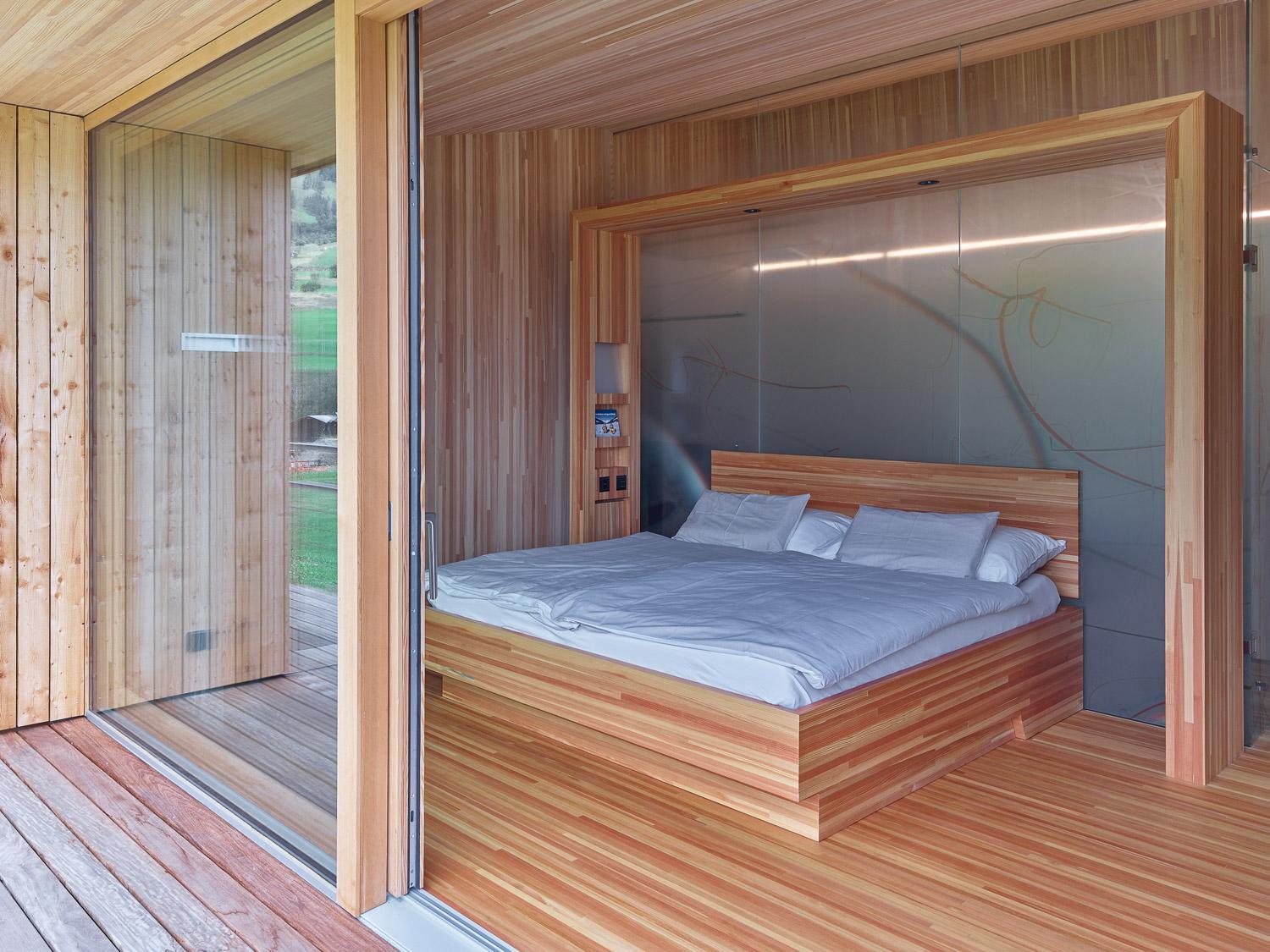 Deluxe Double Room with Balcony - Photo 4