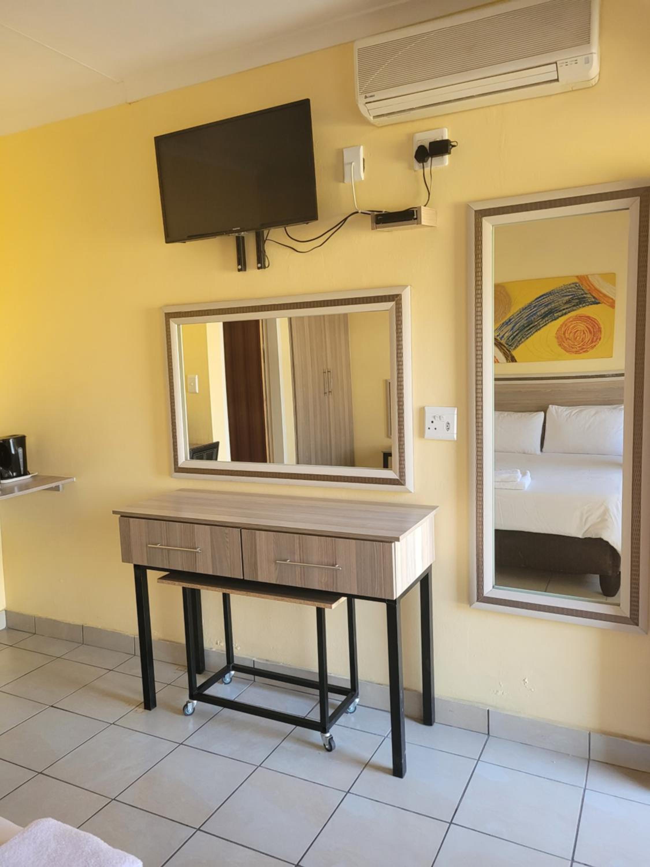 Twin Room - Photo 1