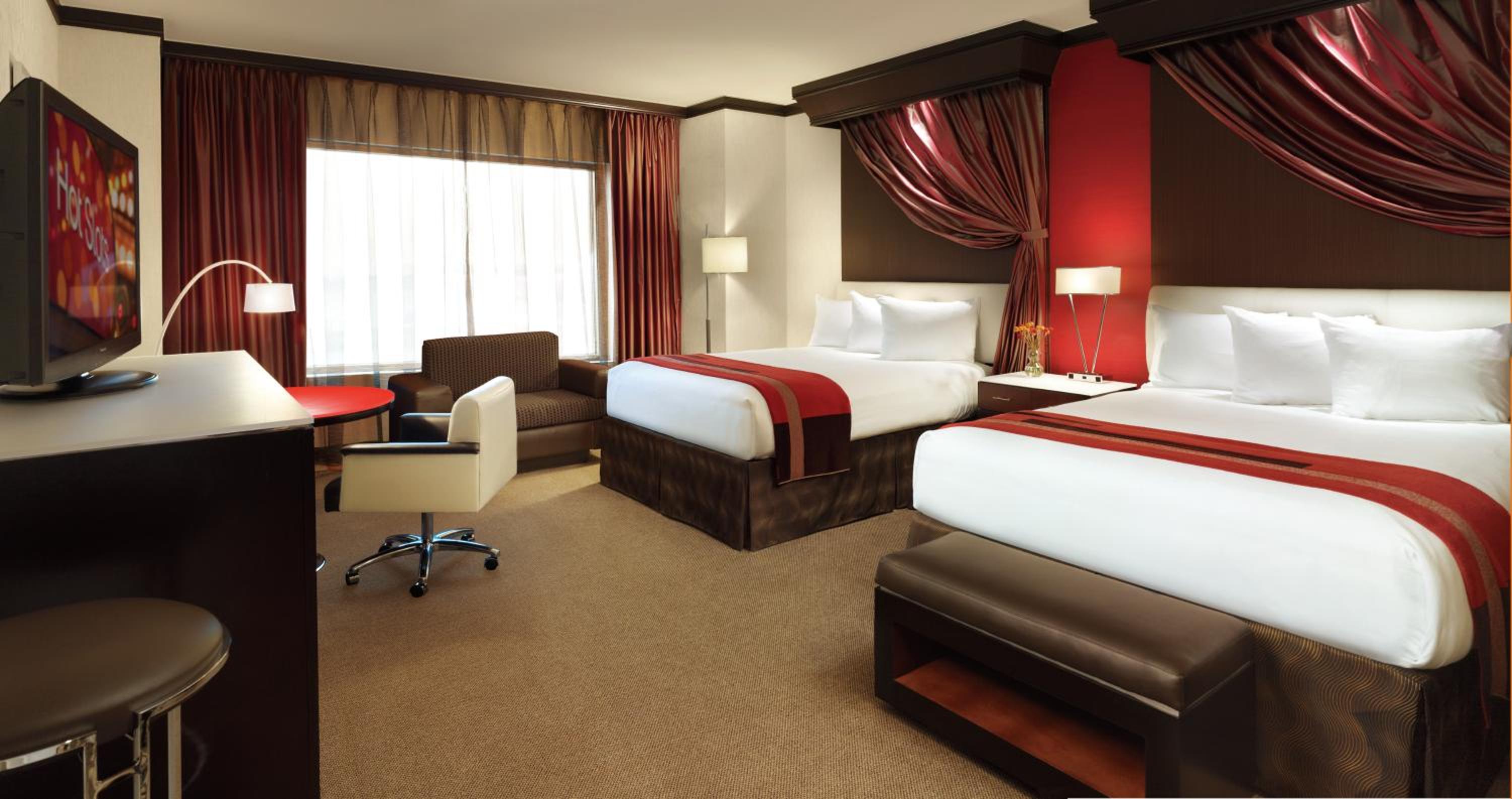 Deluxe Two Queen Room - Photo 2