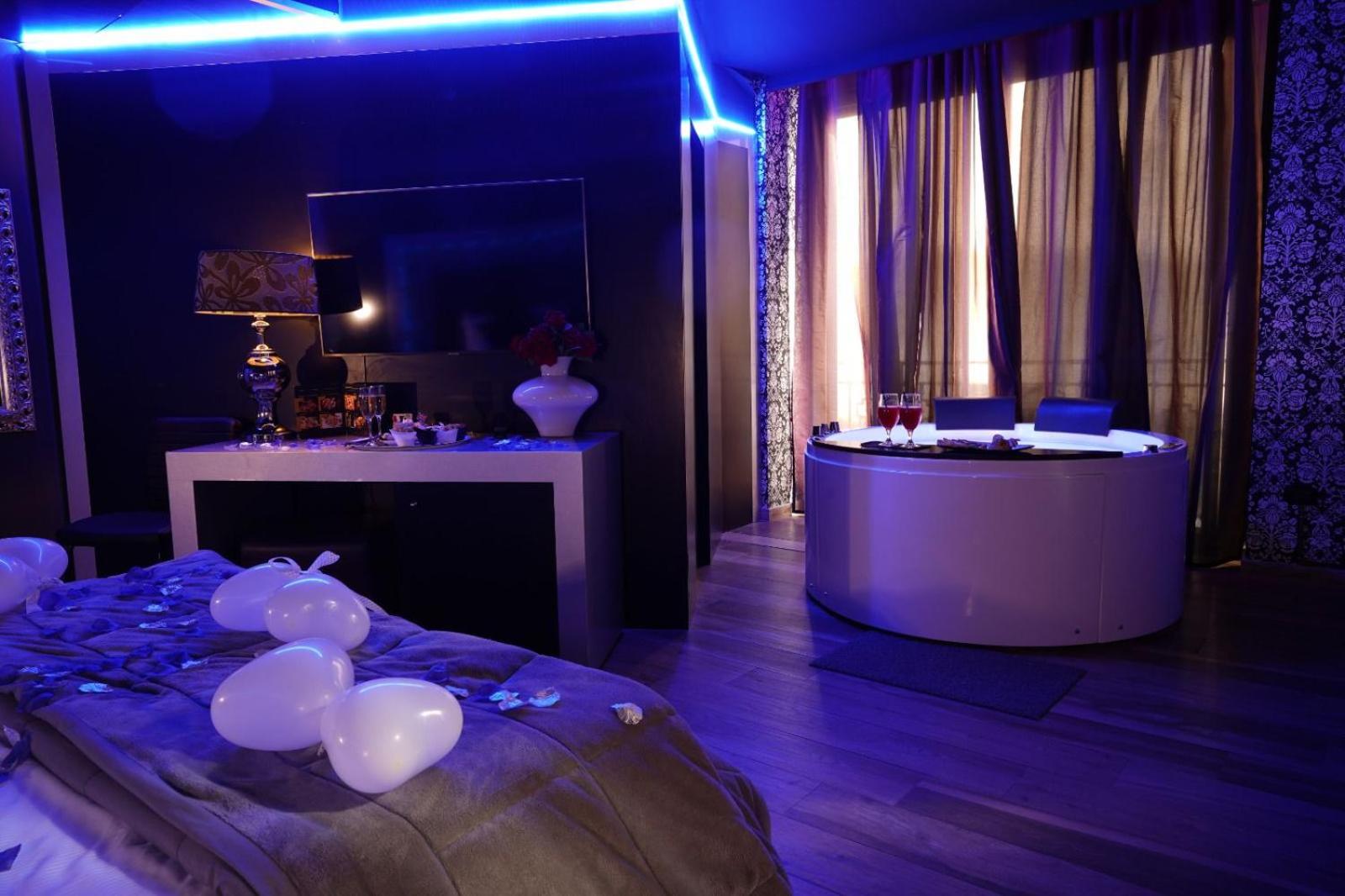 Suite with Spa Bath photo 2