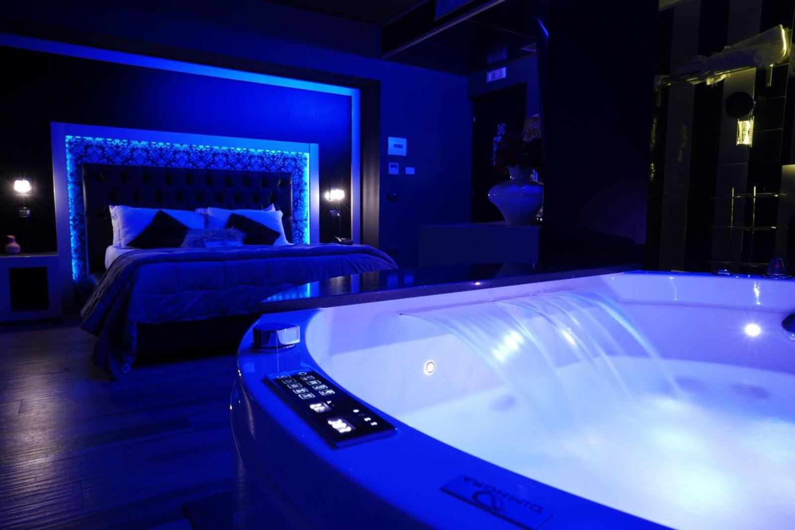 Suite with Spa Bath photo 1