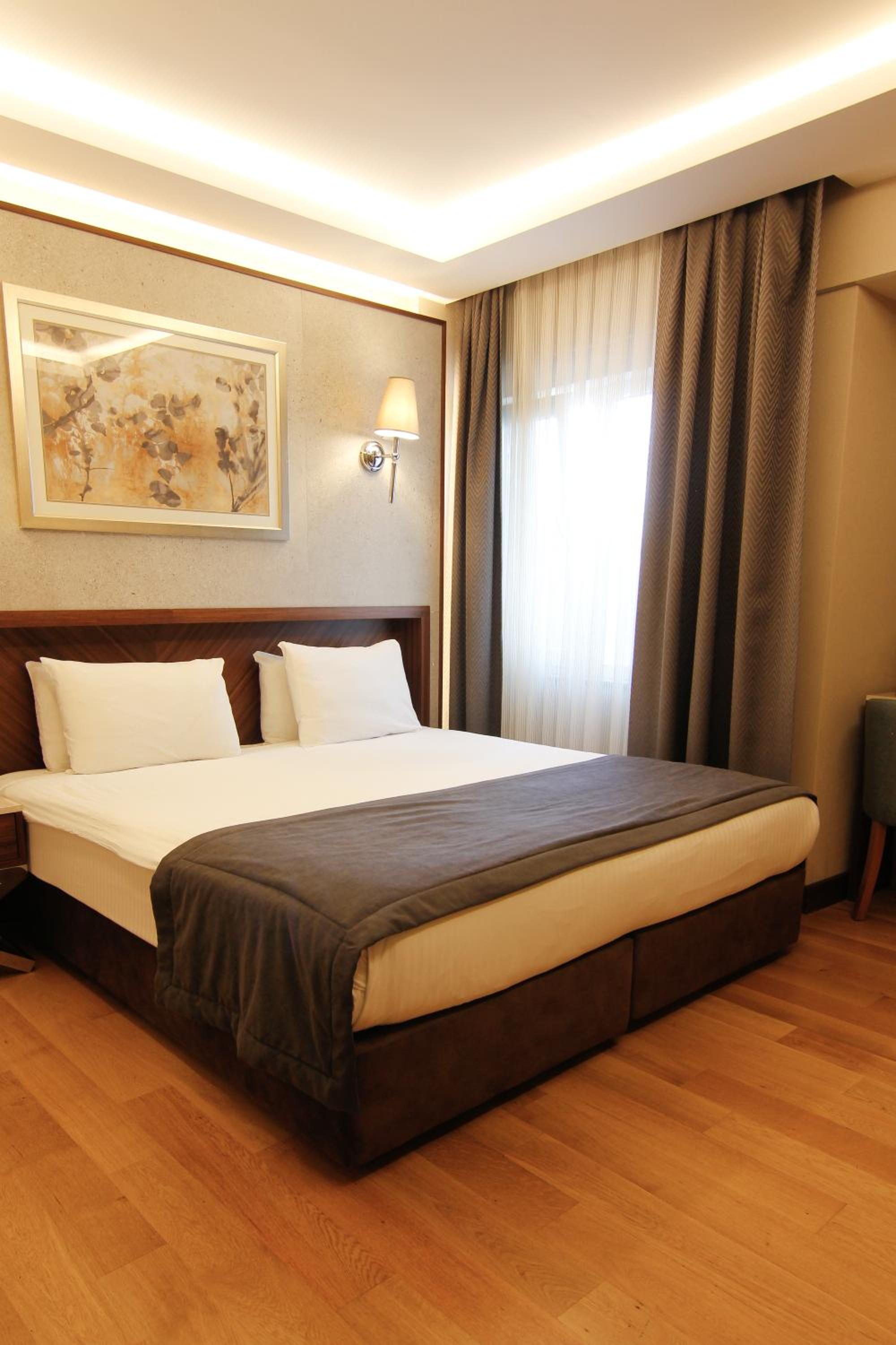 Standard King Room photo 1