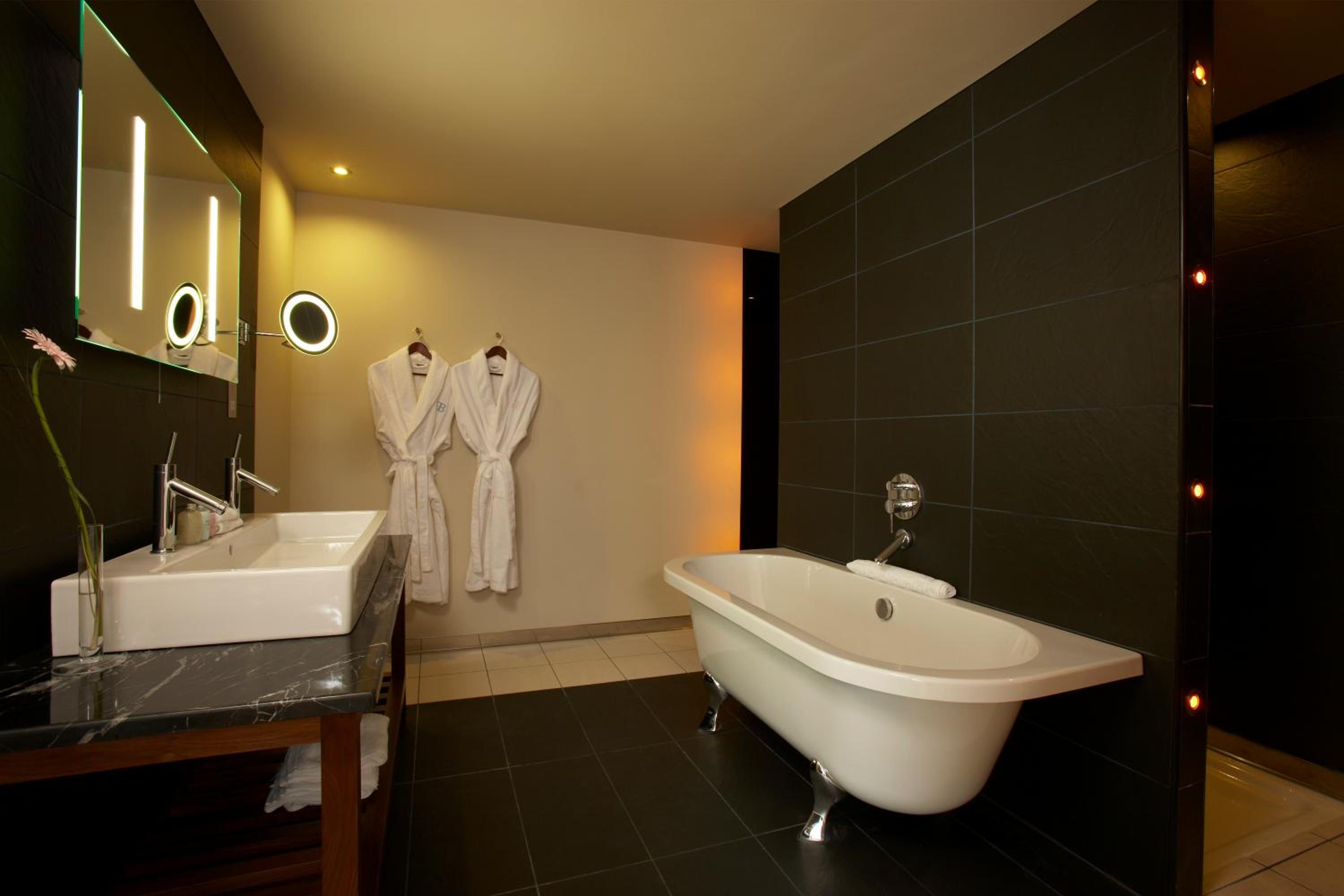 Suite - Photo 10