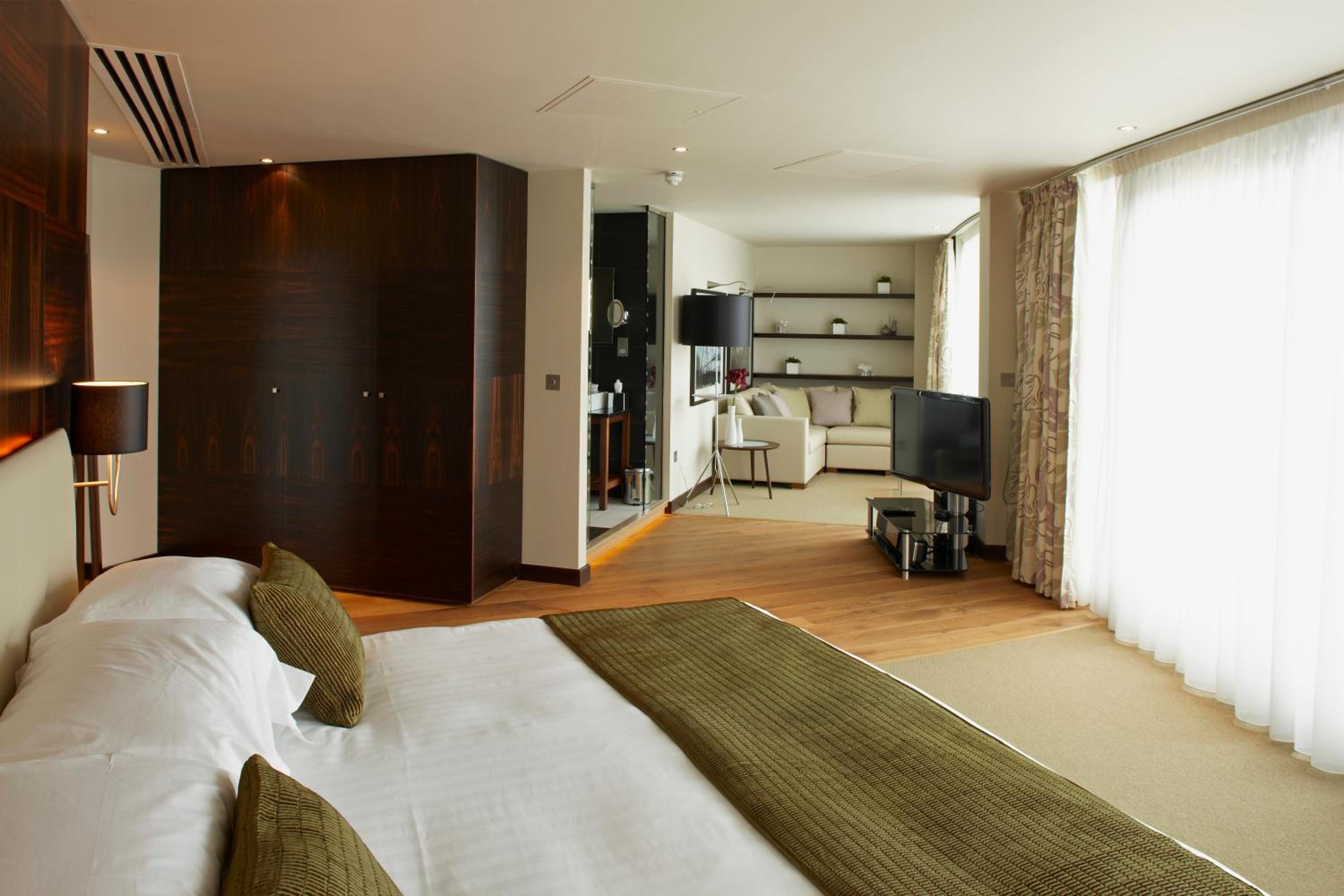 Suite - Photo 8