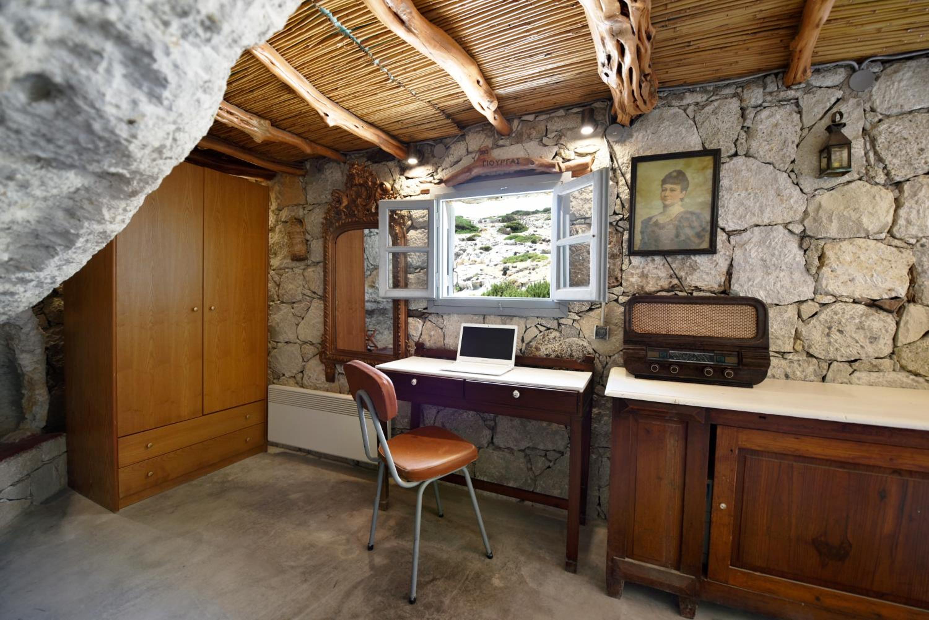 One-Bedroom House photo 1