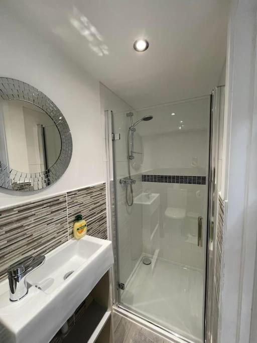 One-Bedroom House photo 2