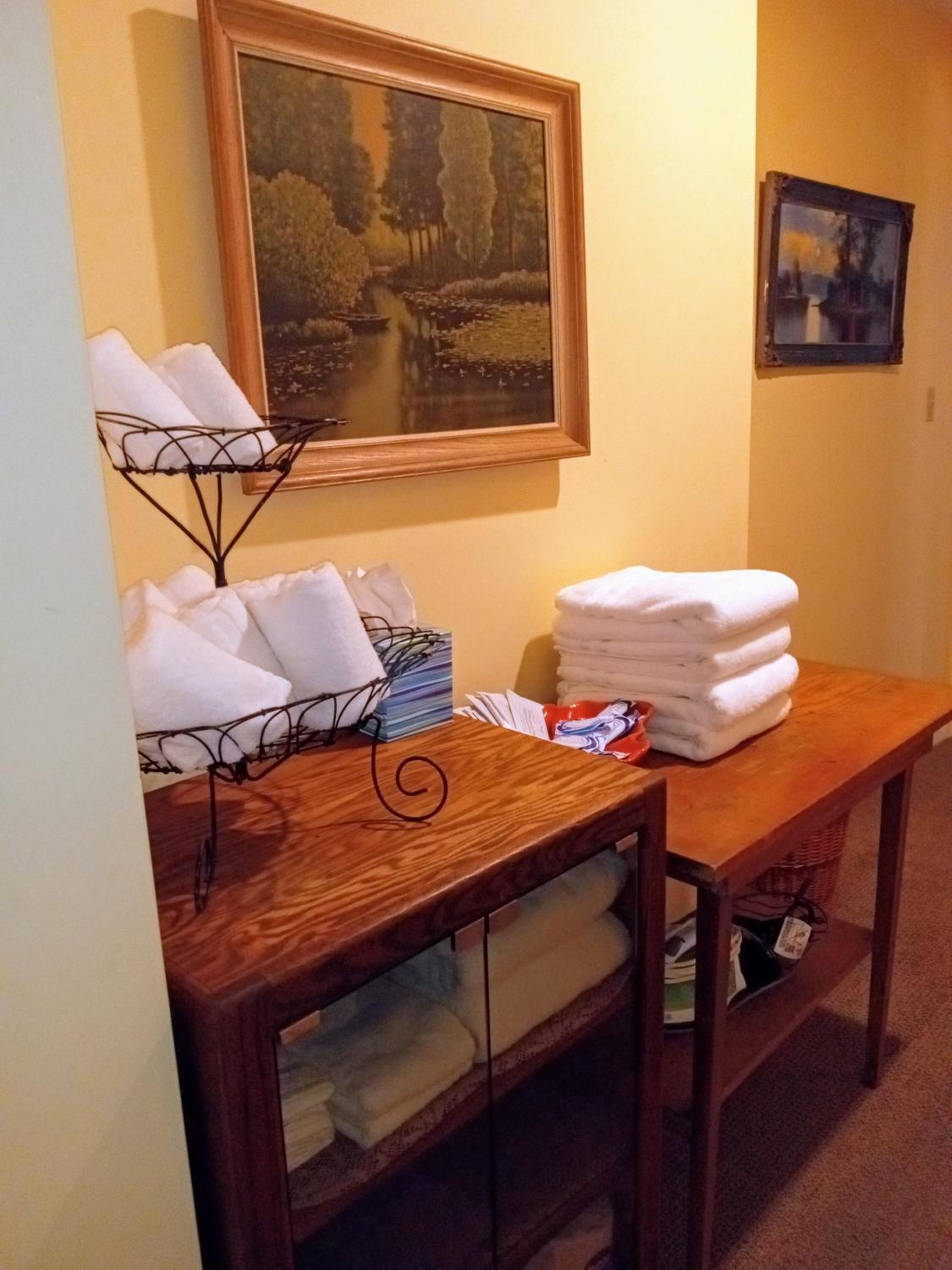 Single Room with Shared Bathroom photo 1