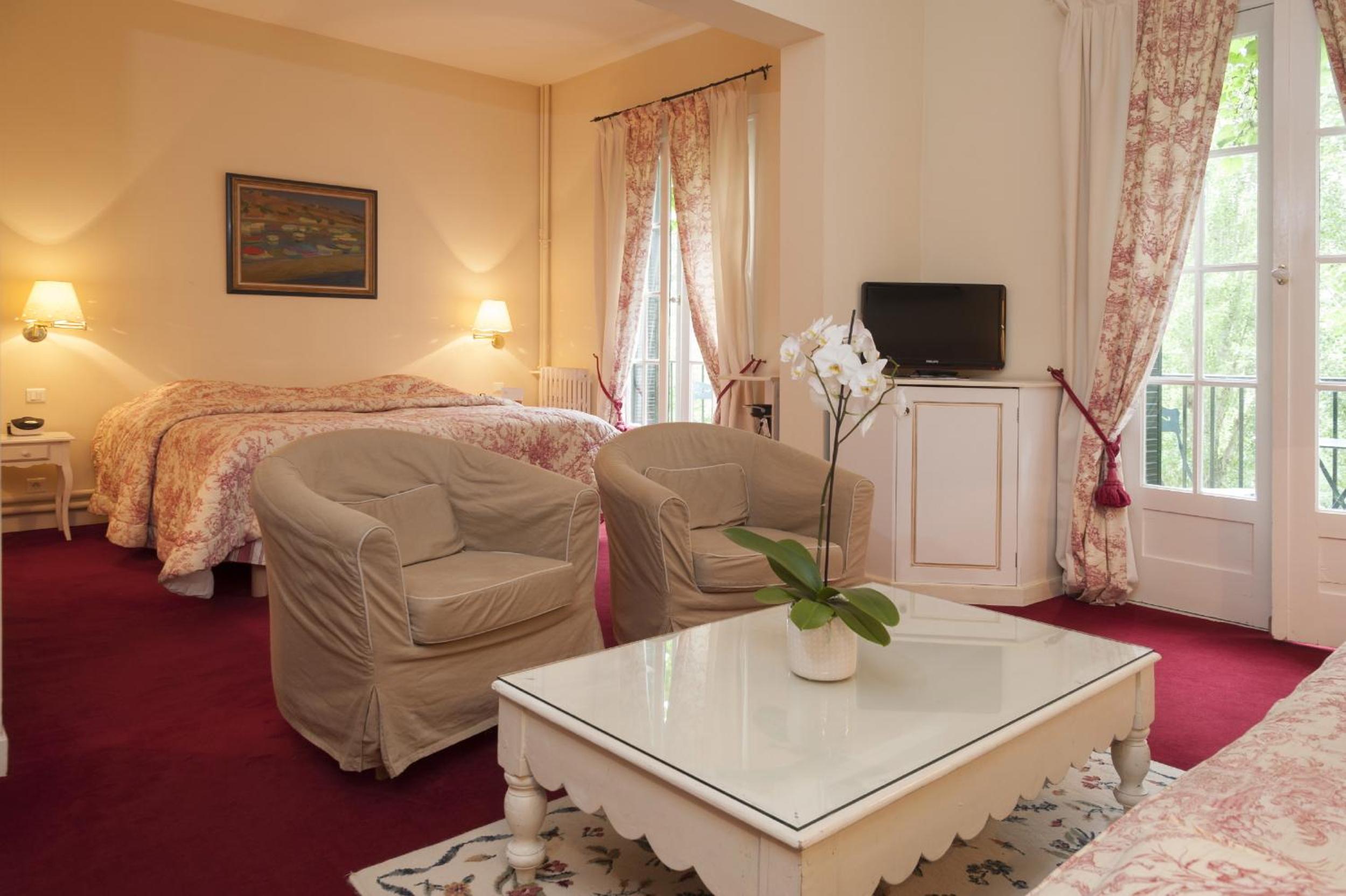 Deluxe Junior Suite photo 3