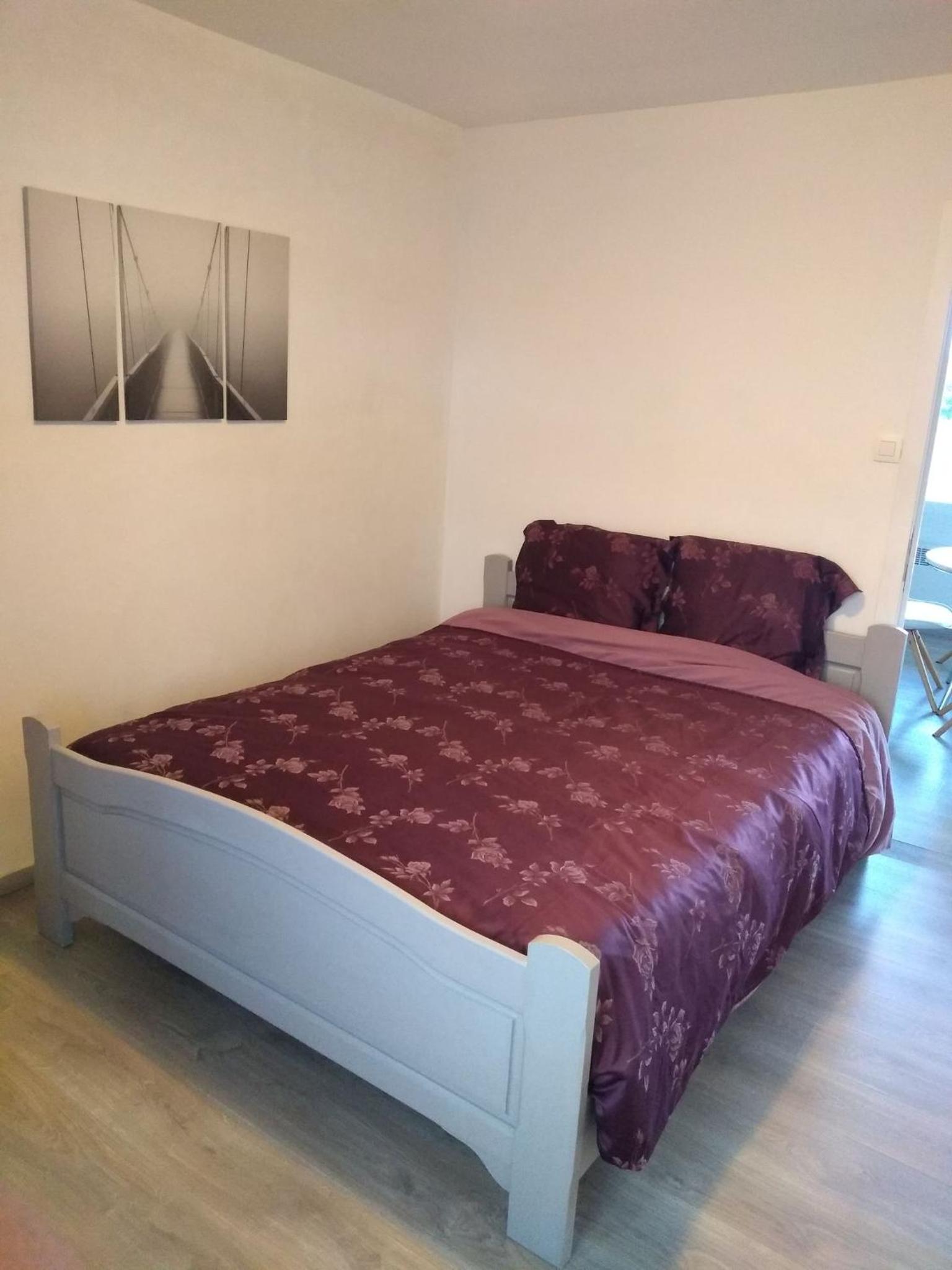 One-Bedroom Apartment photo 1