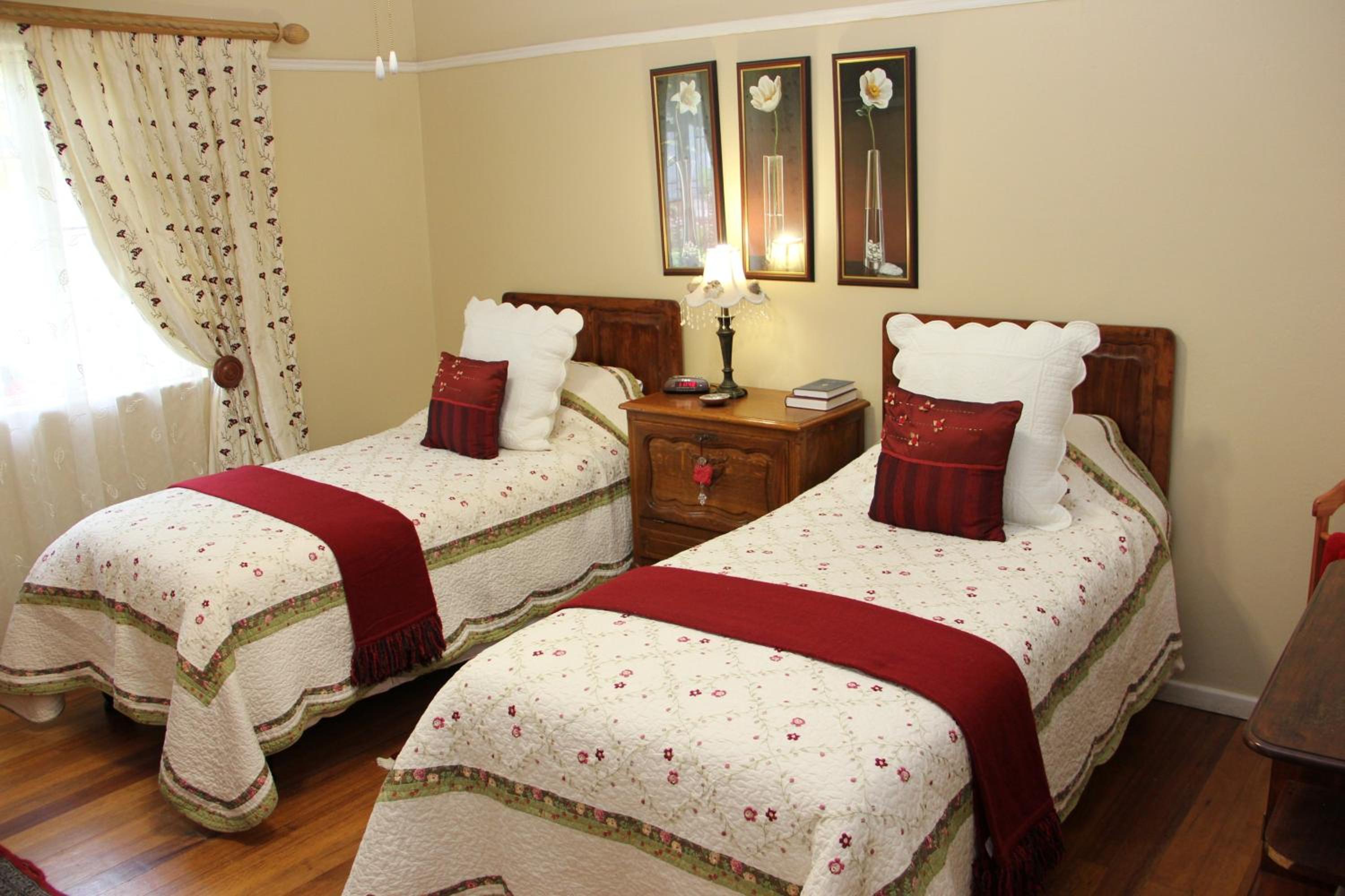 Twin Room with External Private Bathroom photo 3