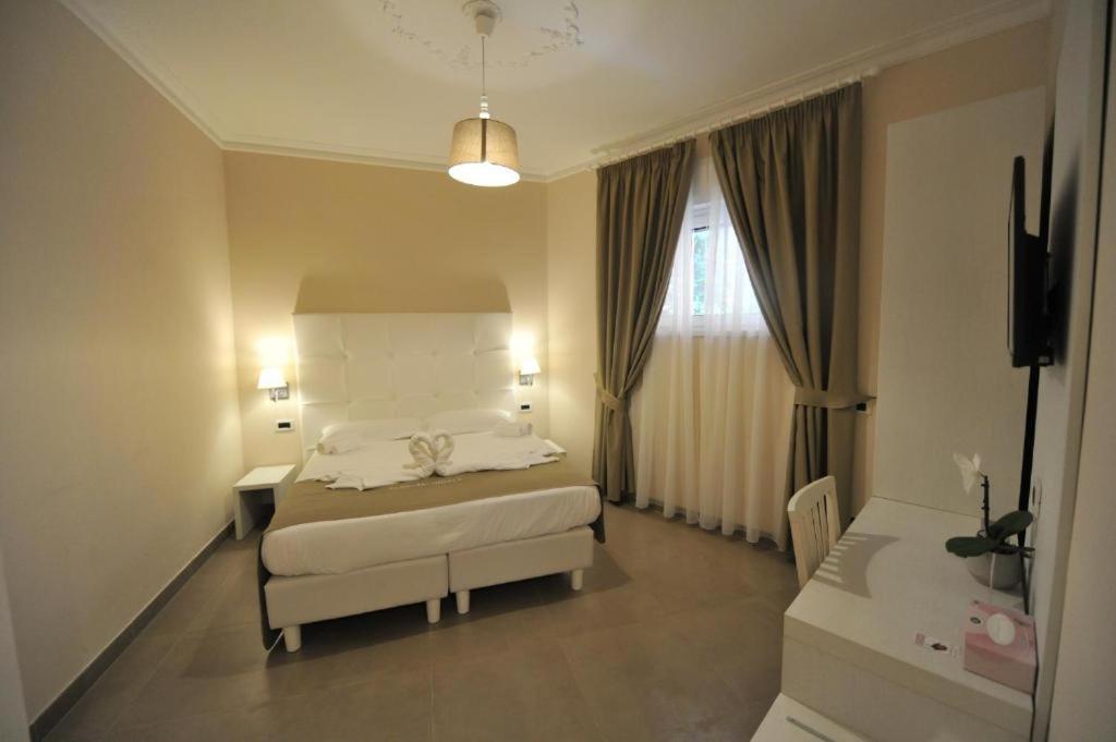 Economy Double or Twin Room thumbnail 6