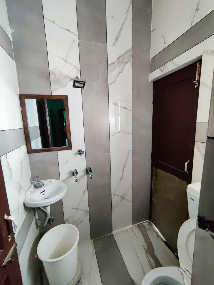 Single Room with Bathroom photo 3