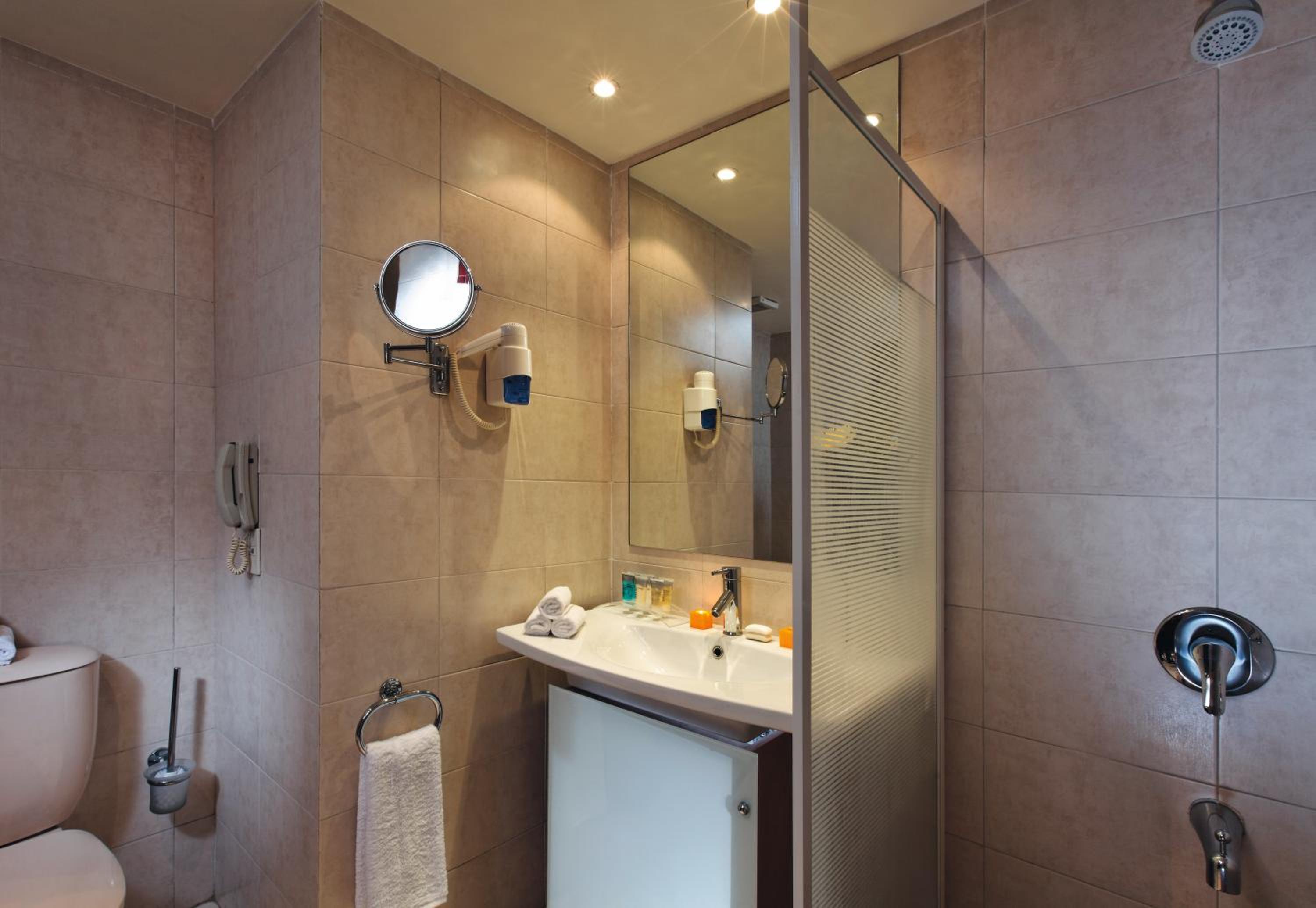Deluxe King Room with Garden View - Photo 10