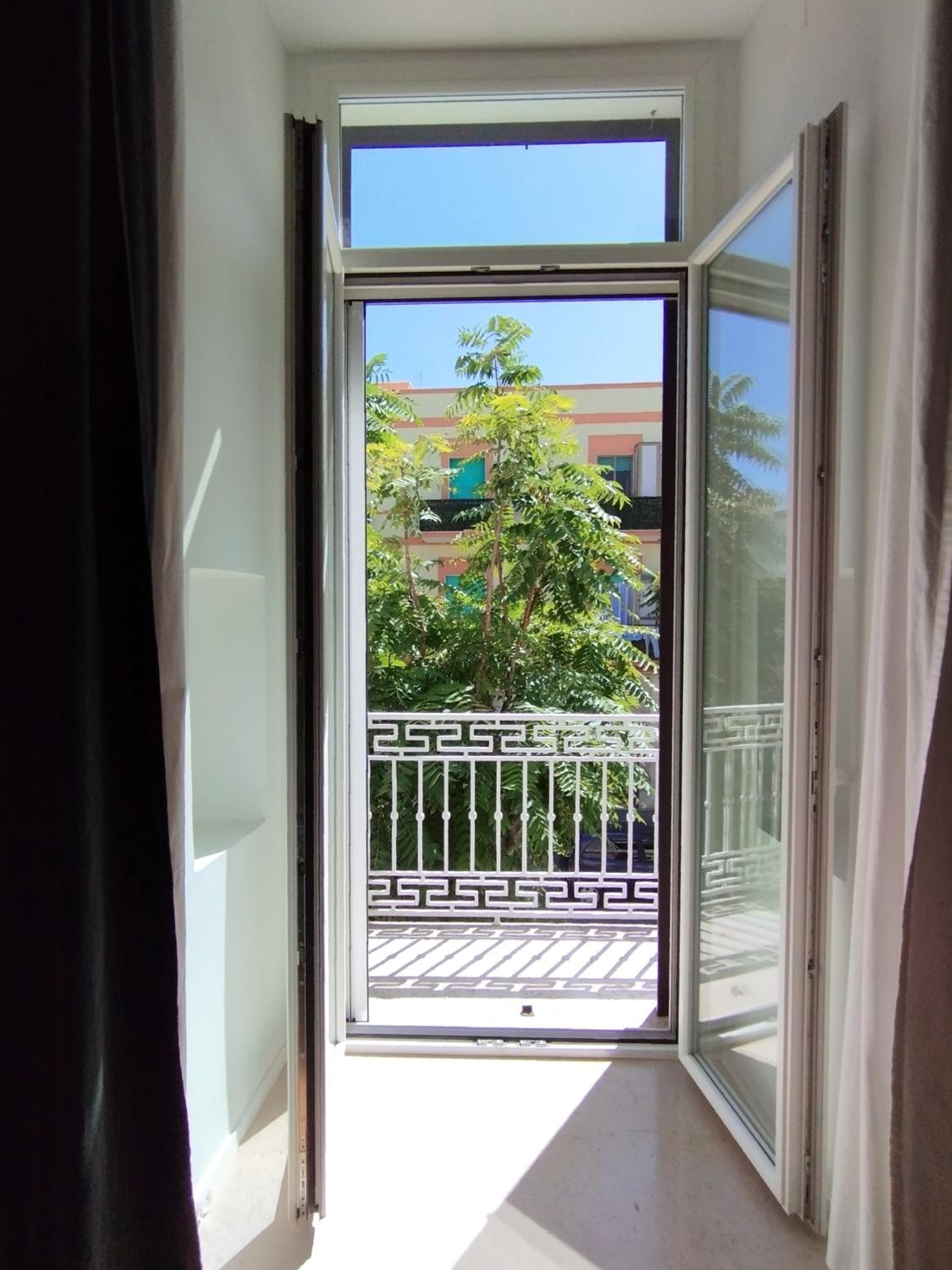Double Room Superior with Balcony - Photo 7