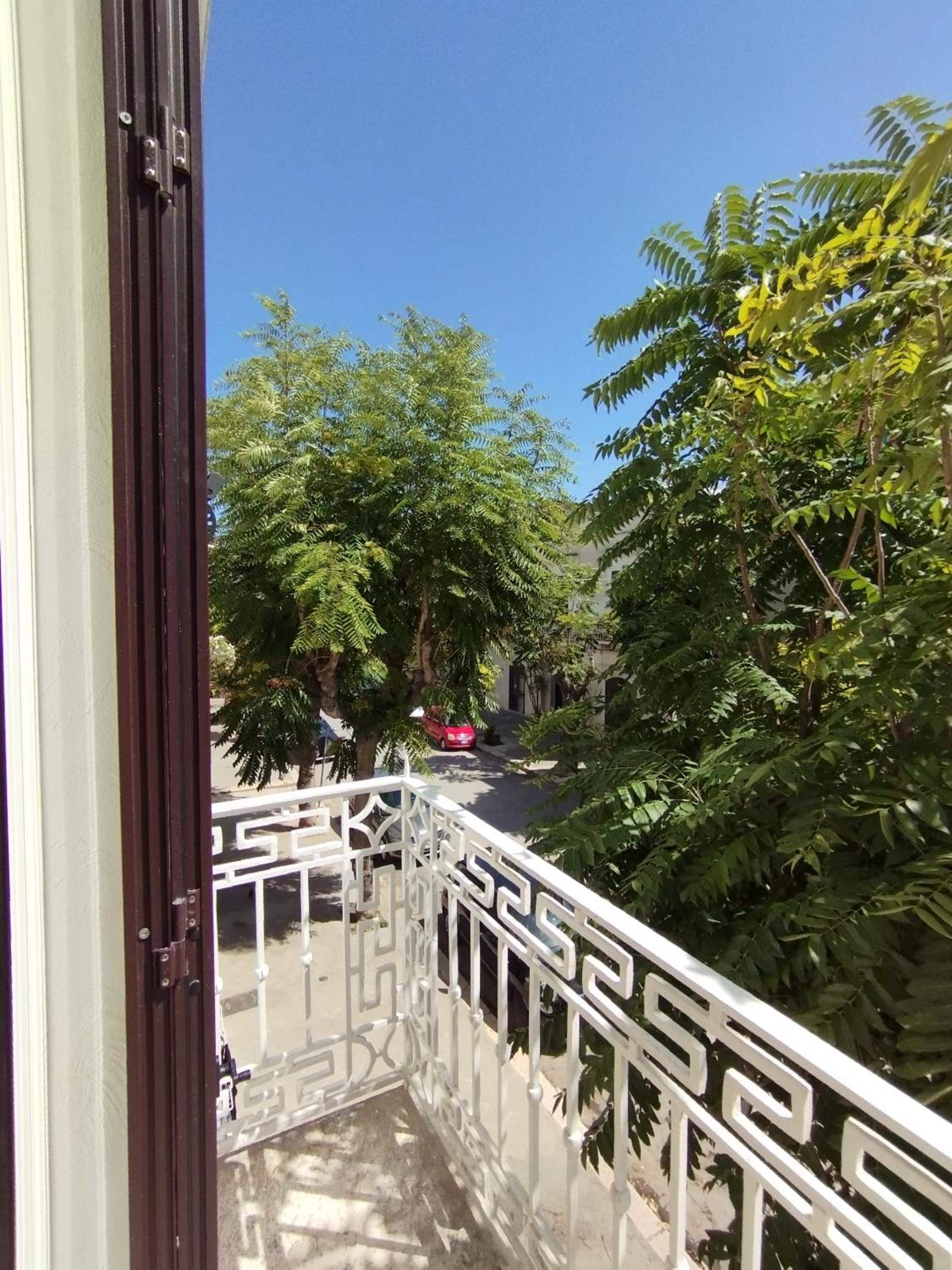 Double Room Superior with Balcony - Photo 9