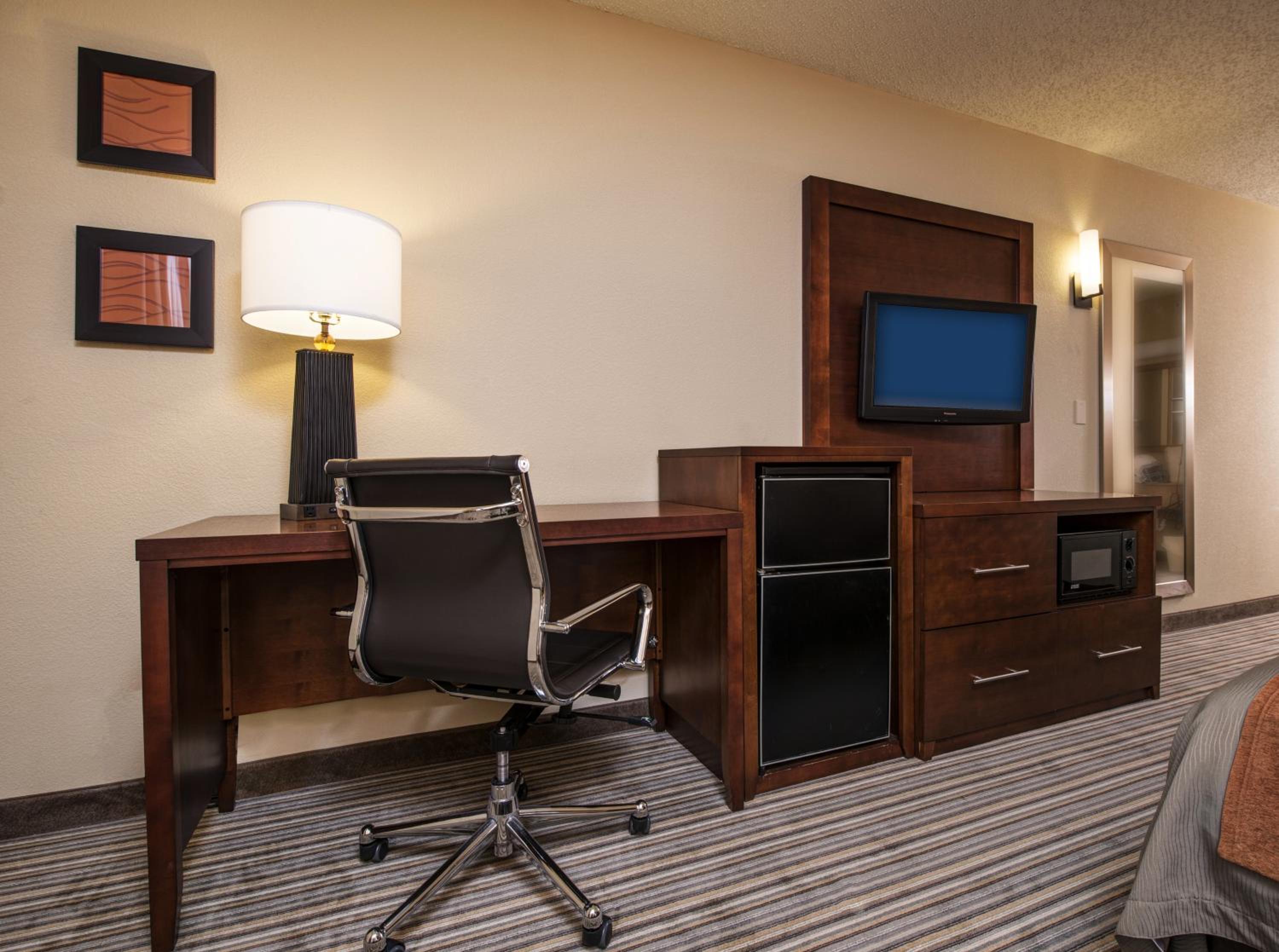 King Room - Non-Smoking - Photo 2