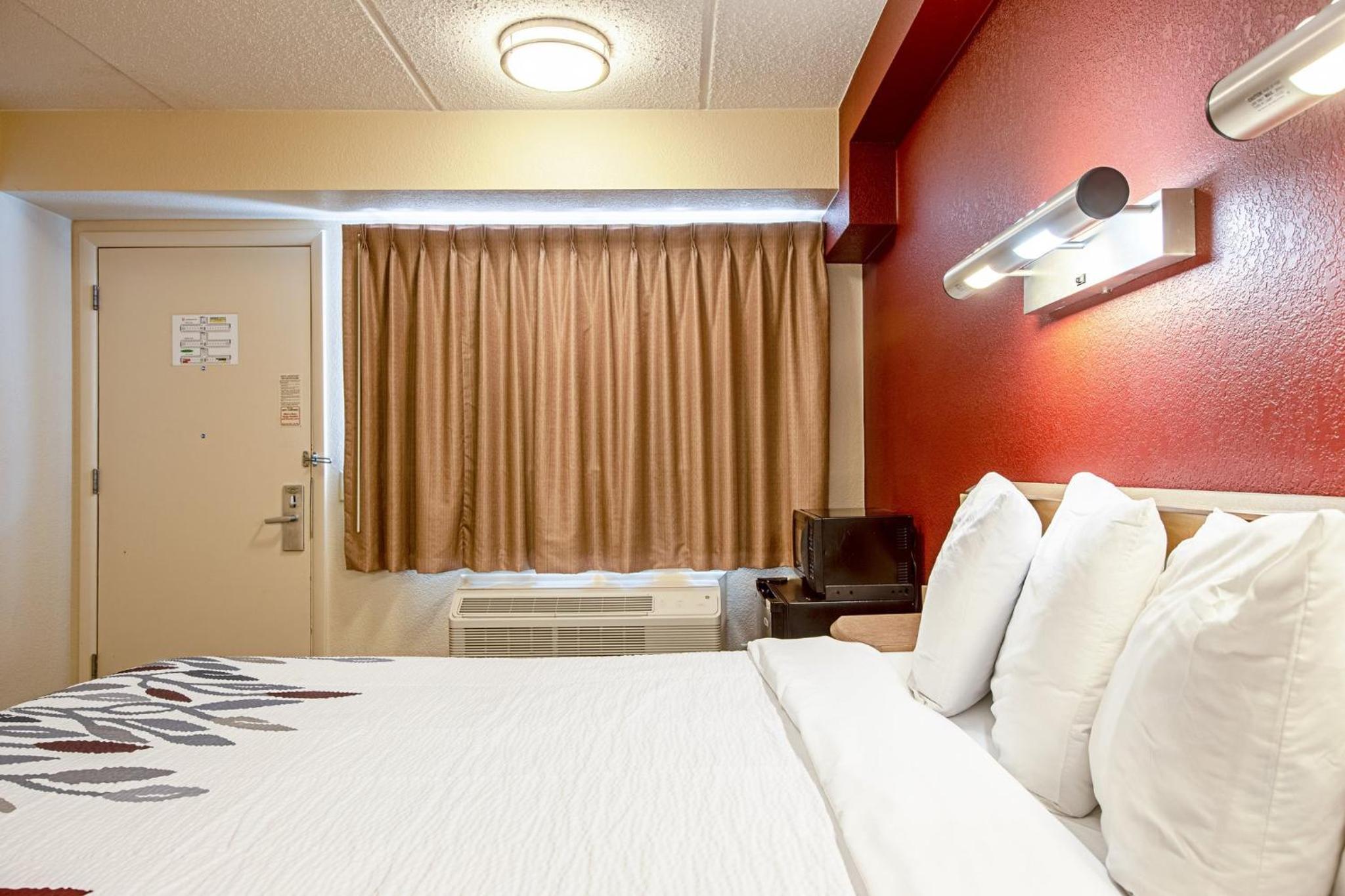 Deluxe King Room Disability Access Smoke Free - Photo 1