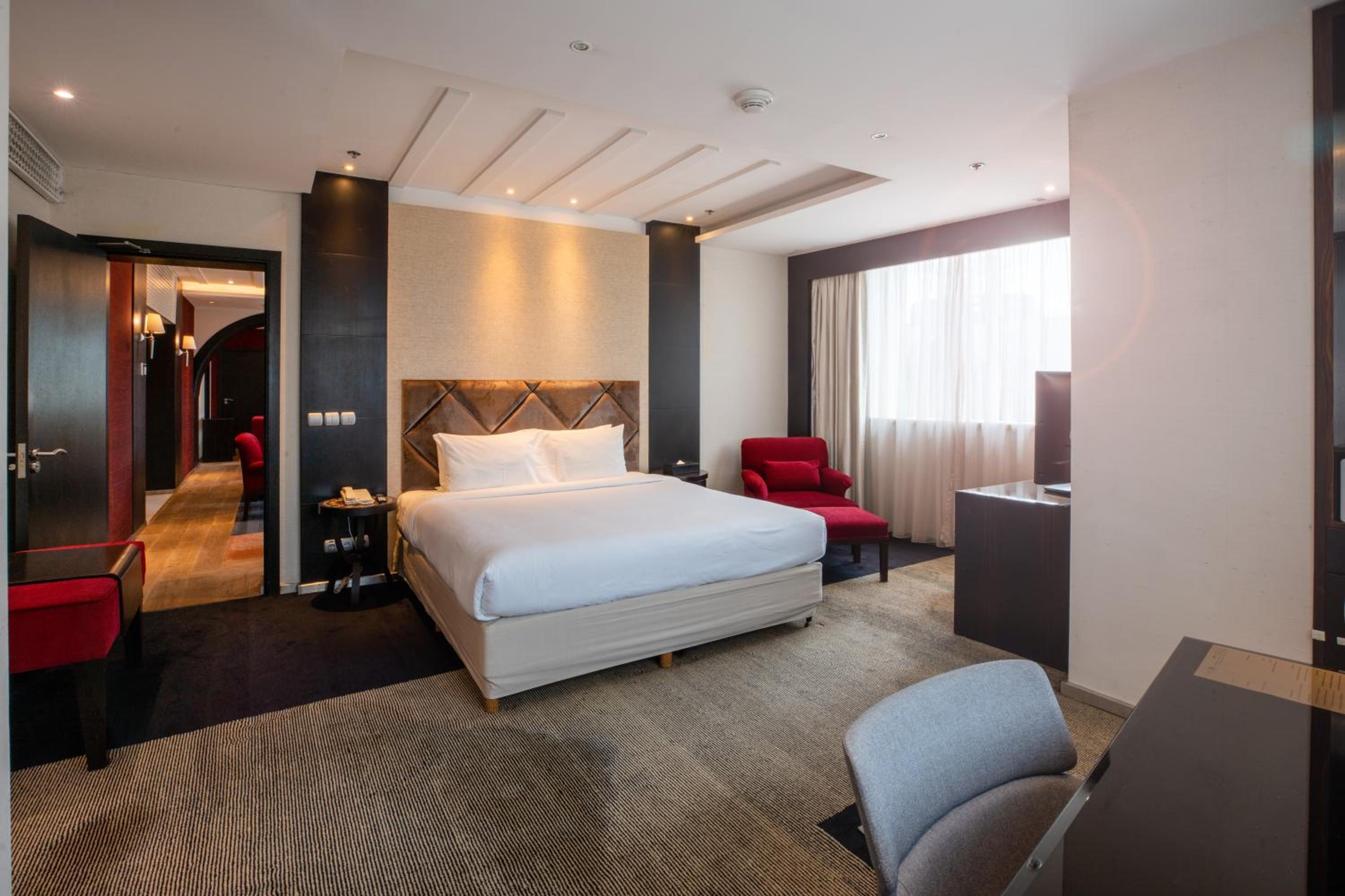 Royal Suite with Double Bed and Kitchen
