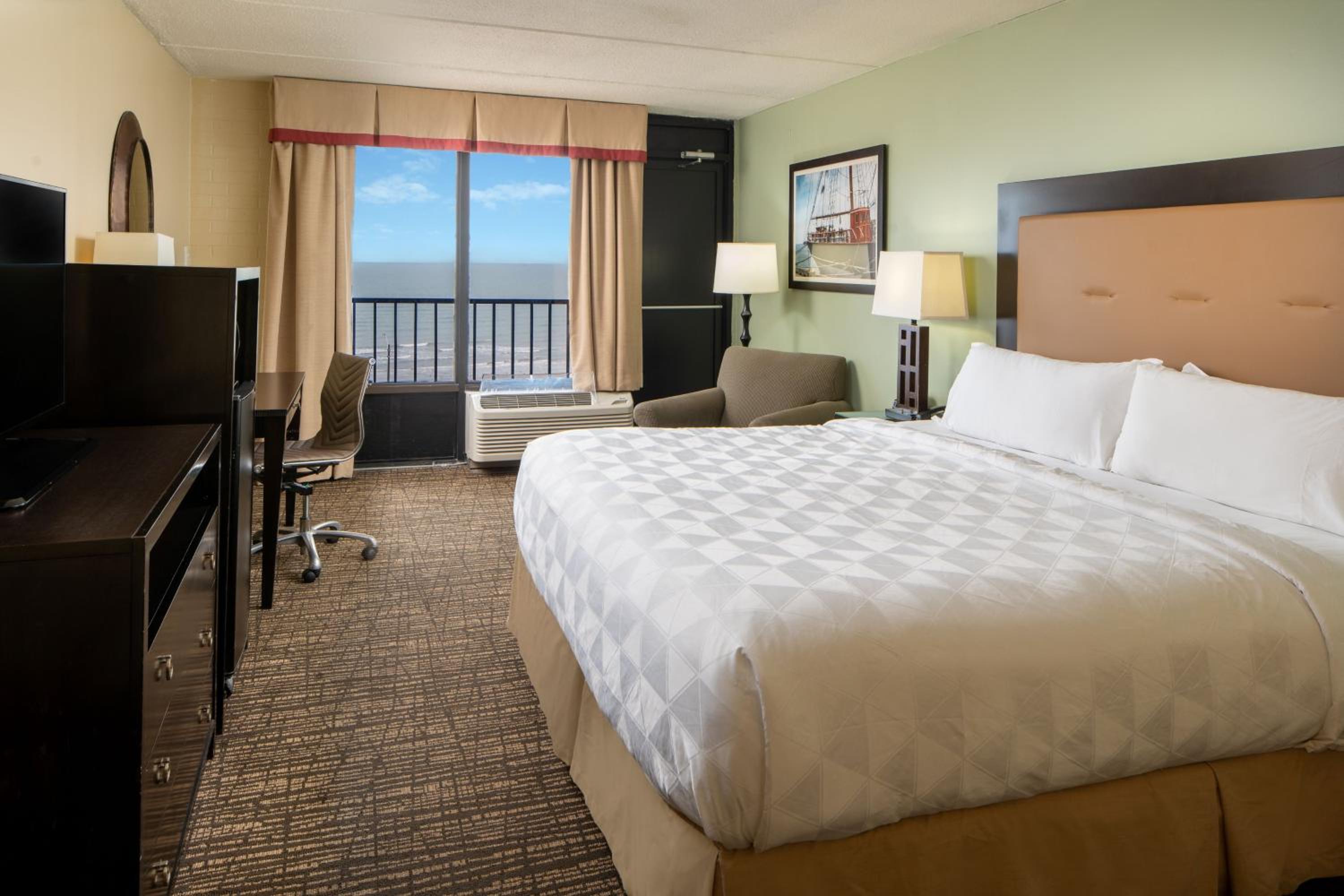 Standard King Room with Ocean View - Photo 6