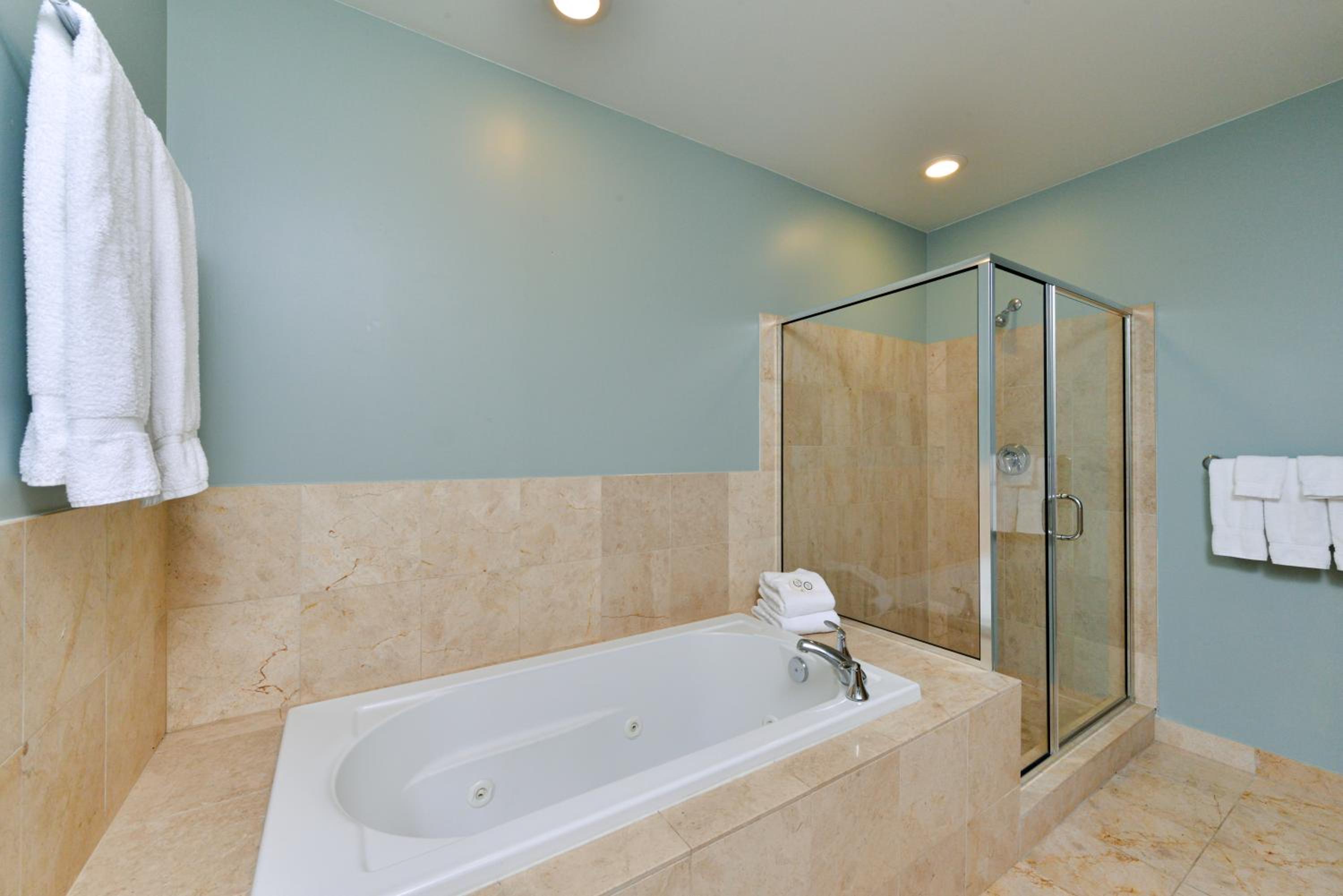 King Room with Spa Bath - Photo 3