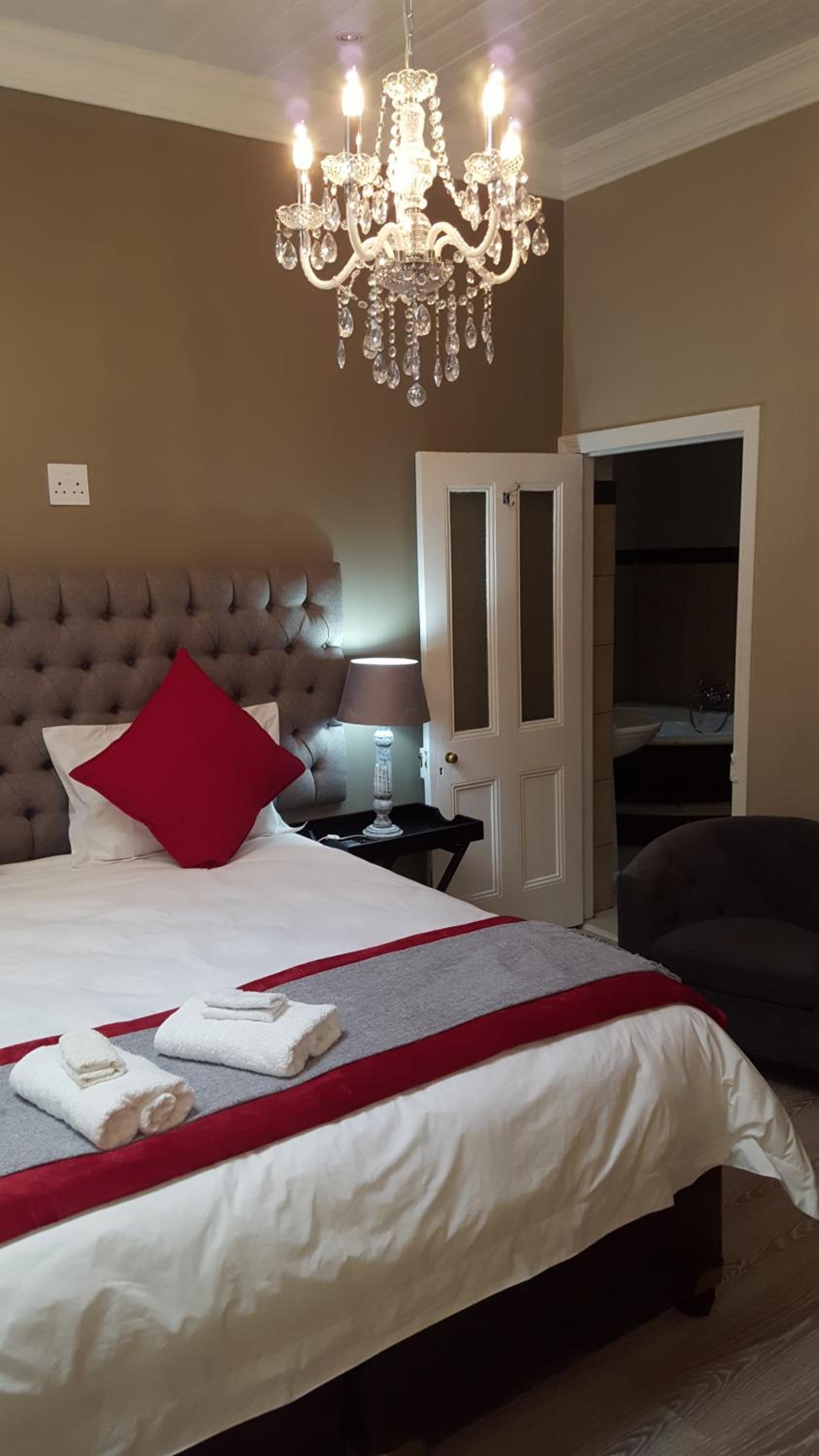 Deluxe King Room - Photo 3