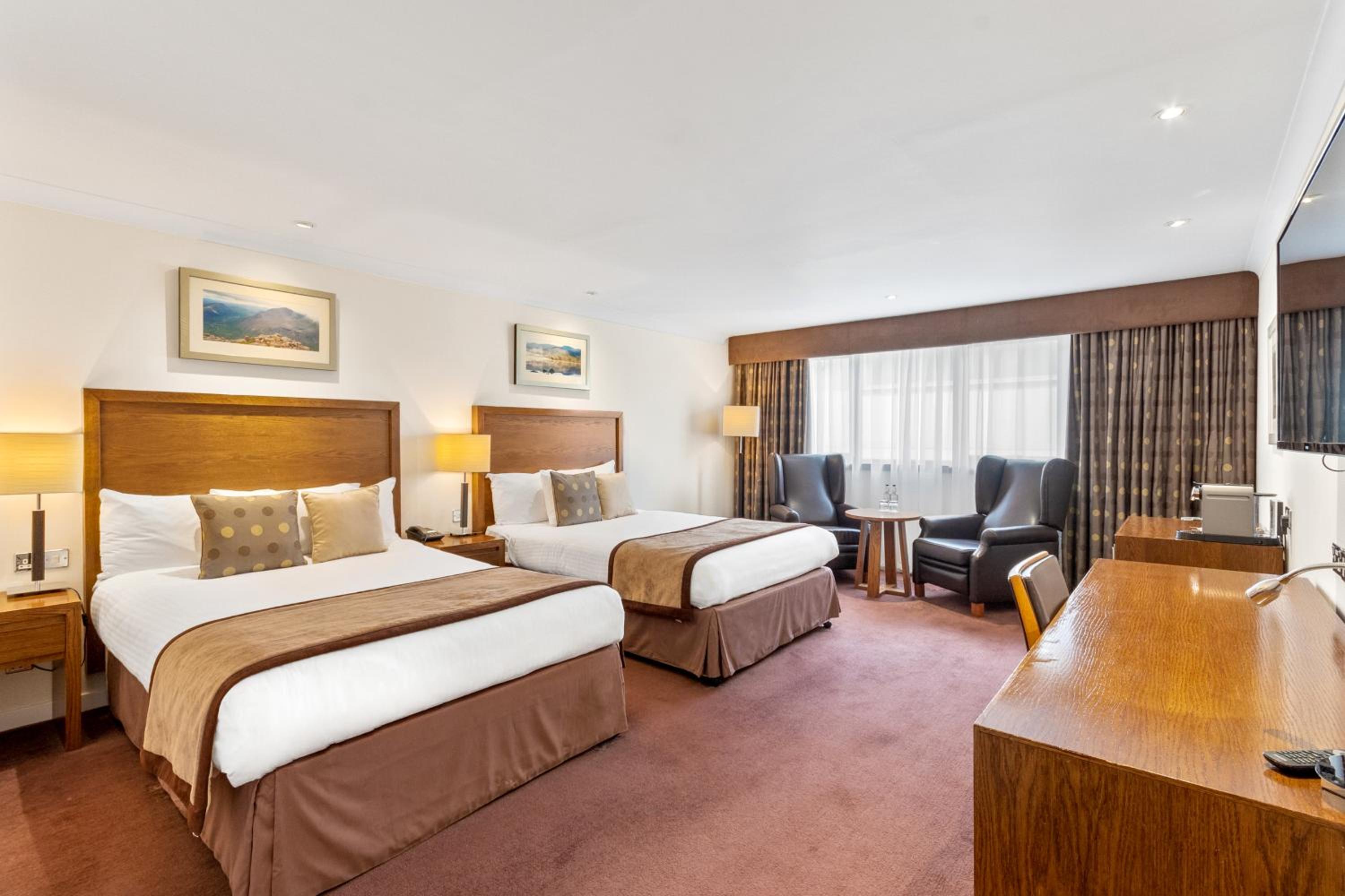 Executive Double Room with Two Double Beds - Photo 3