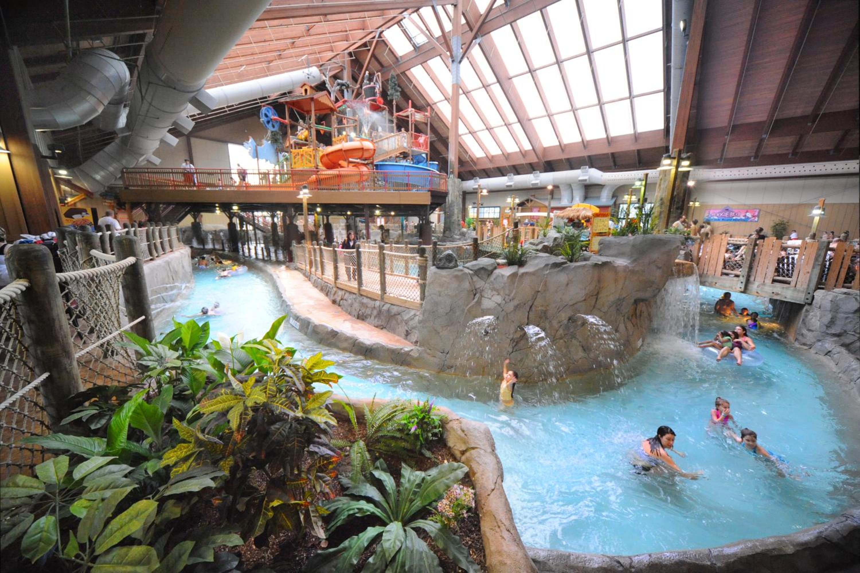 Room with Indoor Waterpark - Photo 11