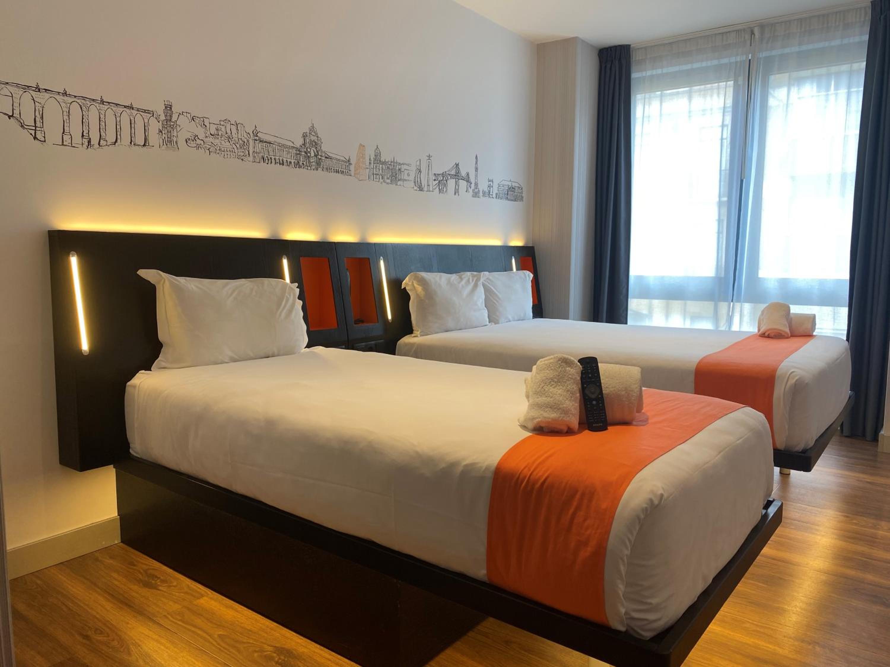 Triple Room thumbnail 5